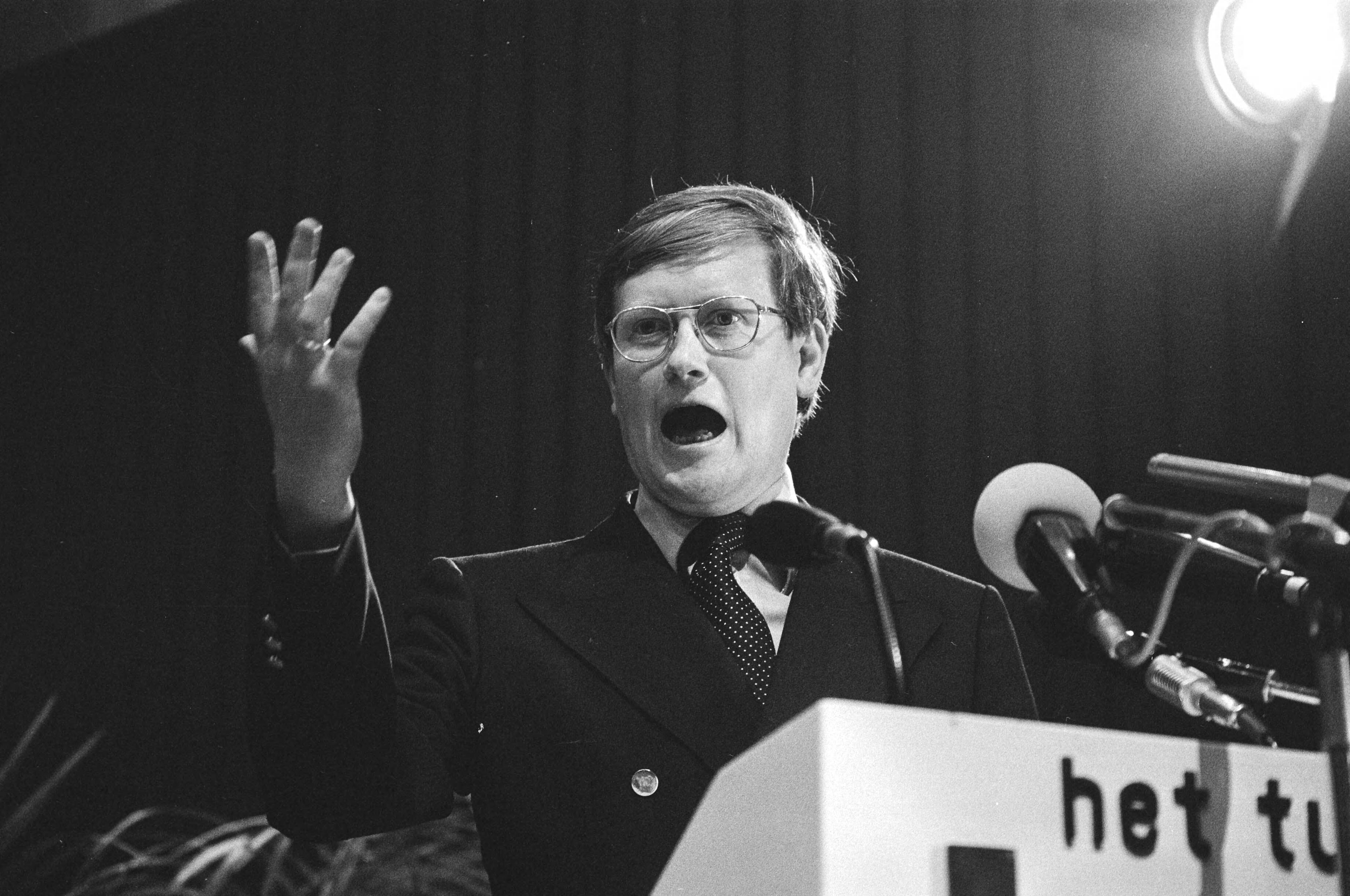 VVD congres in Breda — Minister Wiegel aan het woord — Foto: Croes, Rob C. / Anefo. Licentie: Set B: Rechtenvrij / Publiek Domein. Bron: Nationaal Archief. http://hdl.handle.net/10648/acc8600e-d0b4-102d-bcf8-003048976d84