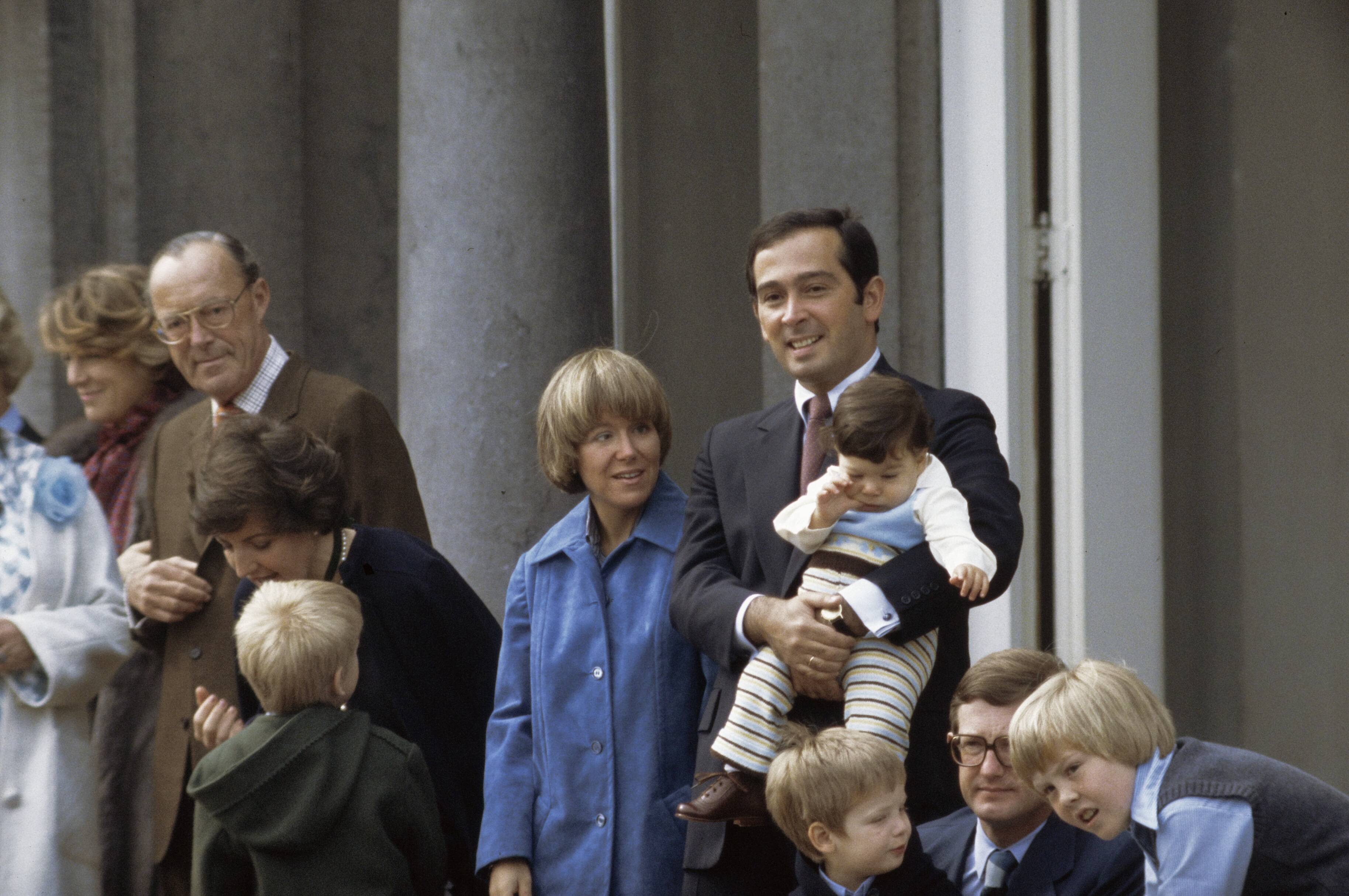 Koniginnedag 1978 — Koninginnedag 1978, defile Soestdijk; Prinses Christina Jorge Guillermo en zoon — Foto: Suyk, Koen / Anefo. Licentie: Set B: Rechtenvrij / Publiek Domein. Bron: Nationaal Archief. http://hdl.handle.net/10648/ad948738-d0b4-102d-bcf8-003048976d84