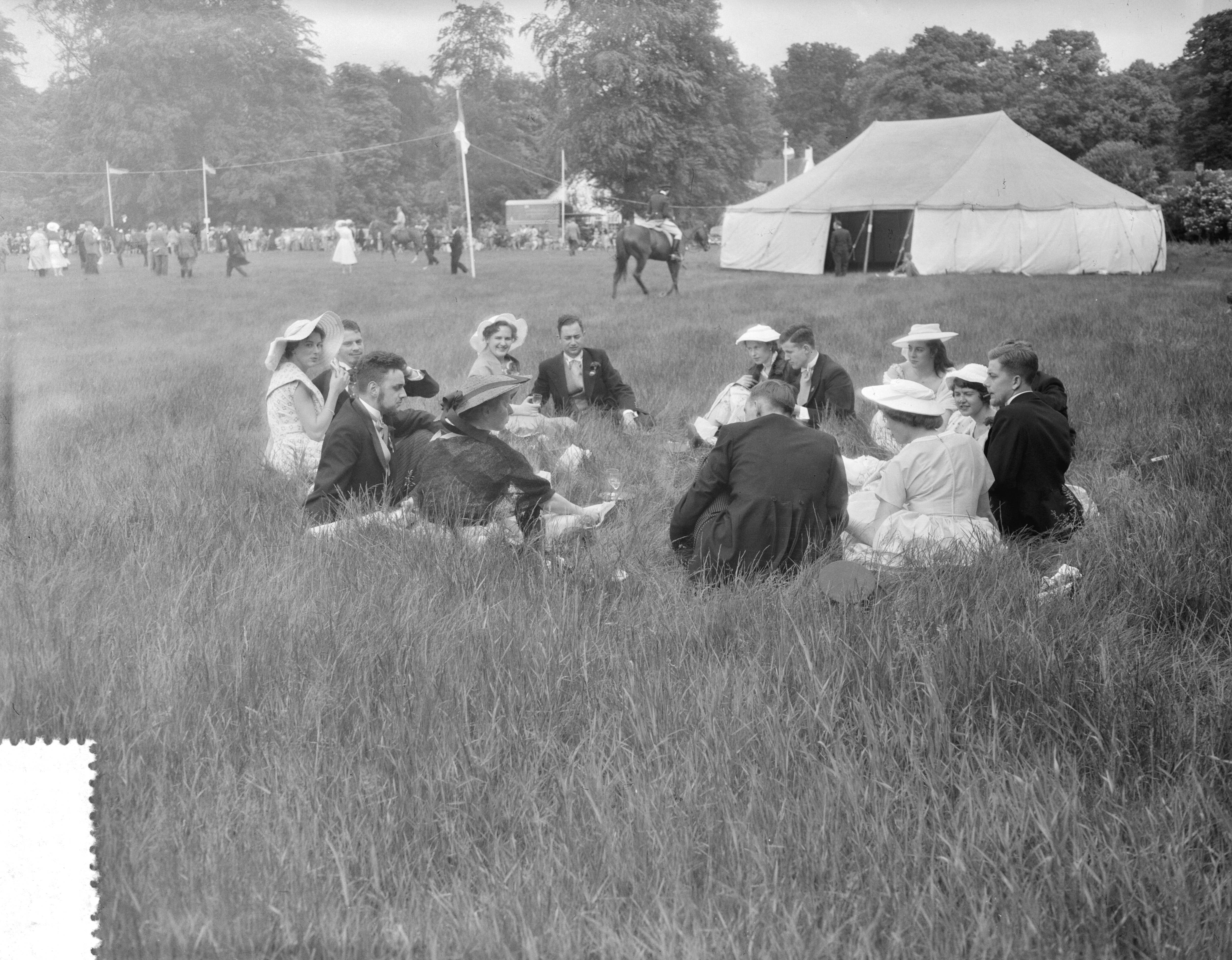 Lustrum USC Utrecht (1956) — Dressuur en Concours Hippique te Lage Vuursche t.g.v. lustrum USC — Foto: Rossem, Wim van / Anefo. Licentie: Set B: Rechtenvrij / Publiek Domein. Bron: Nationaal Archief. http://hdl.handle.net/10648/a94b11f6-d0b4-102d-bcf8-003048976d84