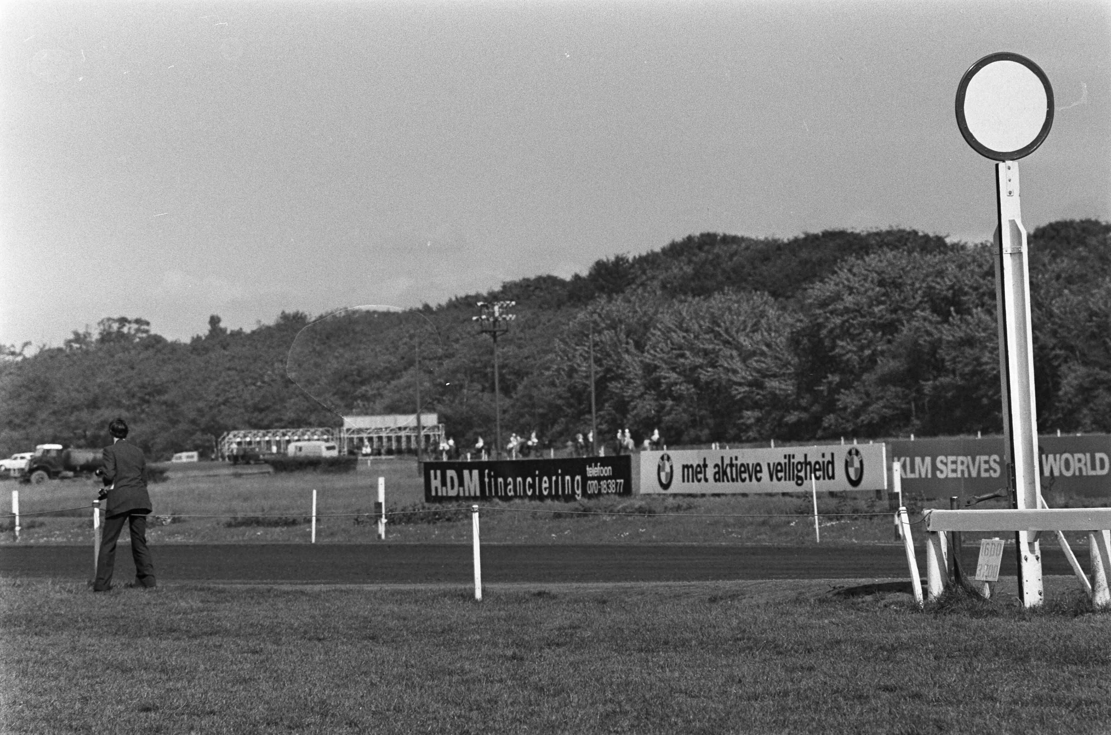Fotocollectie Anefo — Grote Prijs van Den Haag op Duindigt; overzicht race op Duindigt — Foto: Mieremet, Rob / Anefo. Licentie: Set B: Rechtenvrij / Publiek Domein. Bron: Nationaal Archief. http://hdl.handle.net/10648/ac4bd764-d0b4-102d-bcf8-003048976d84