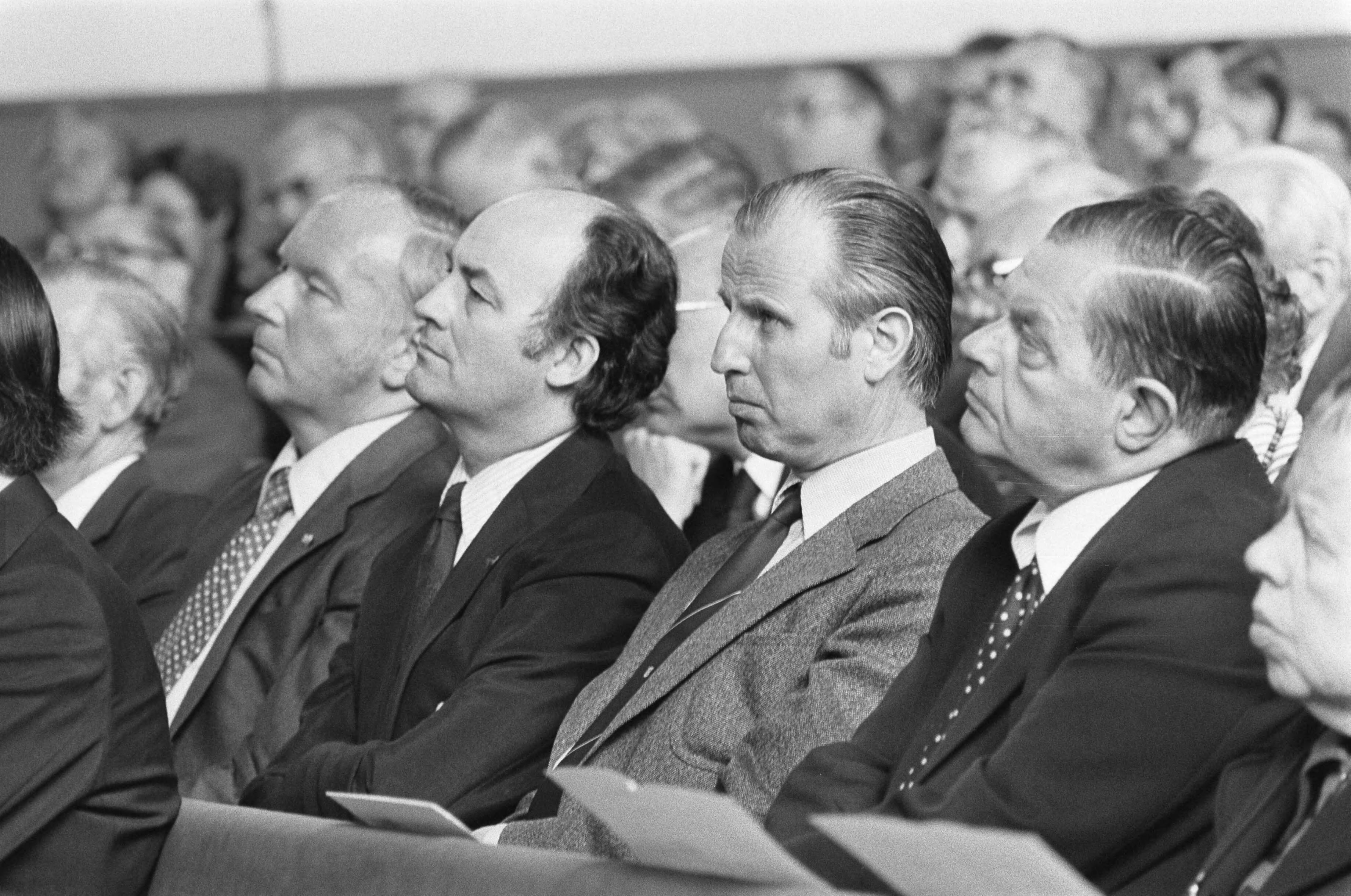 Fotocollectie Anefo — Groen van Prinsteren herdenking in Den Haag , opdracht Nederlandse Gedachten — Foto: Mieremet, Rob / Anefo. Licentie: Set B: Rechtenvrij / Publiek Domein. Bron: Nationaal Archief. http://hdl.handle.net/10648/ac842c5e-d0b4-102d-bcf8-003048976d84