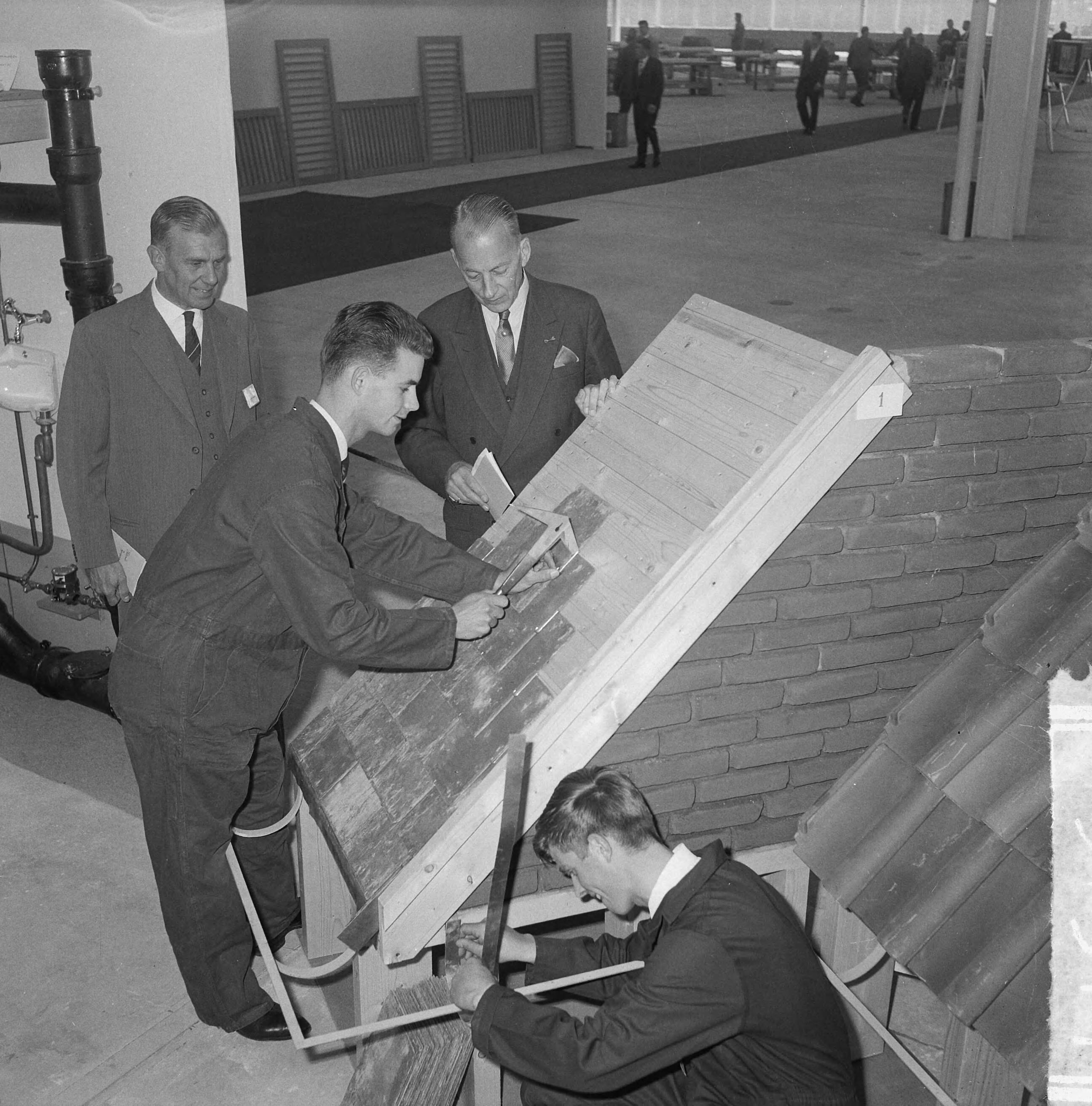 Fotocollectie Anefo — Burgemeester jhr. mr. C. J. A. de Ranitz opende eerste Nationale Beroepsmanifestatie 1963 in de Julianahal te Utrecht — Foto: Nijs, Jac. de / Anefo. Licentie: Set B: Rechtenvrij / Publiek Domein. Bron: Nationaal Archief. http://hdl.handle.net/10648/aa35a0b8-d0b4-102d-bcf8-003048976d84
