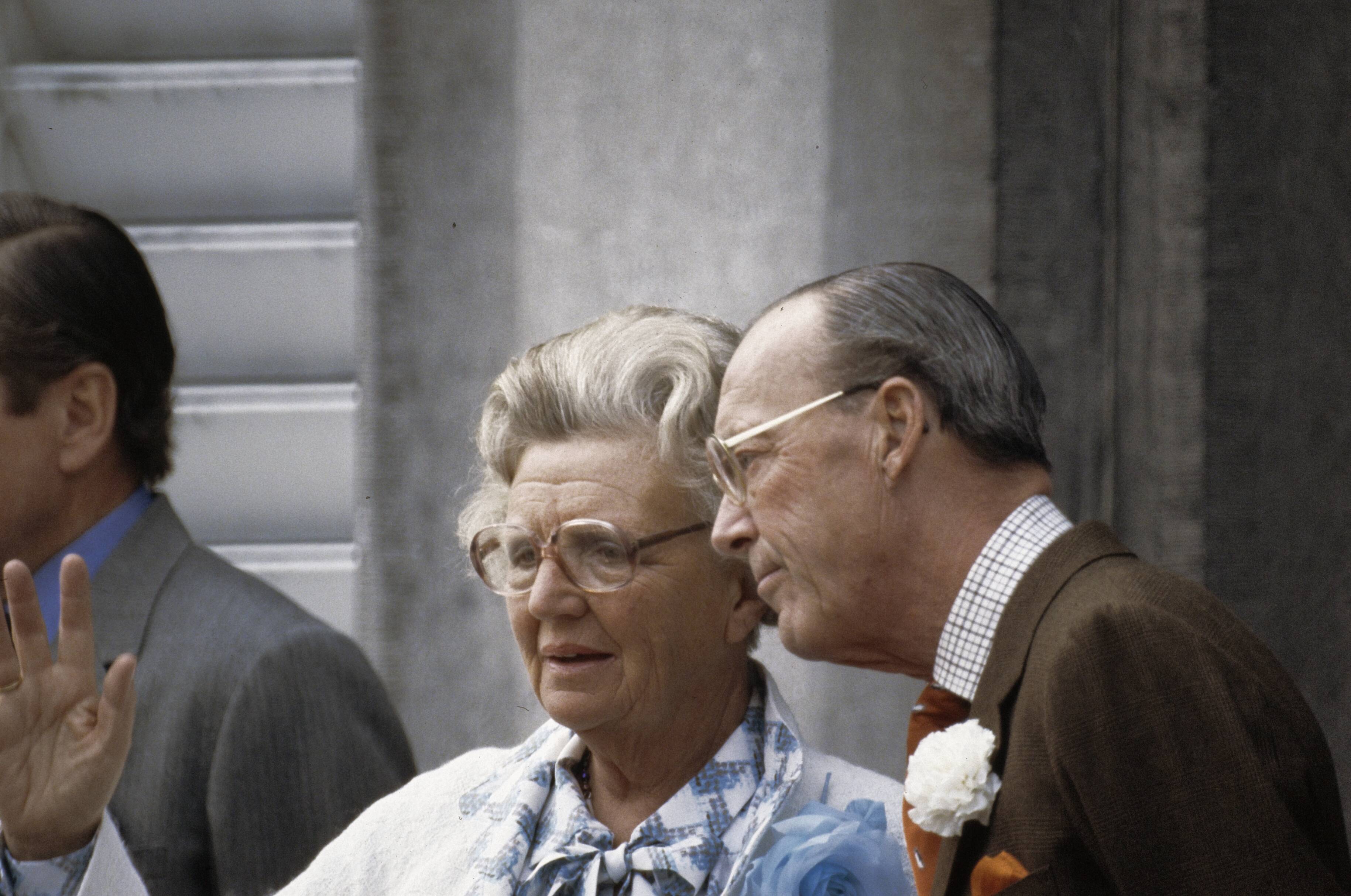 Koninginnedag 1978 — Koningin Juliana en prins Bernhard — Foto: Suyk, Koen / Anefo. Licentie: Set B: Rechtenvrij / Publiek Domein. Bron: Nationaal Archief. http://hdl.handle.net/10648/ad947aa4-d0b4-102d-bcf8-003048976d84