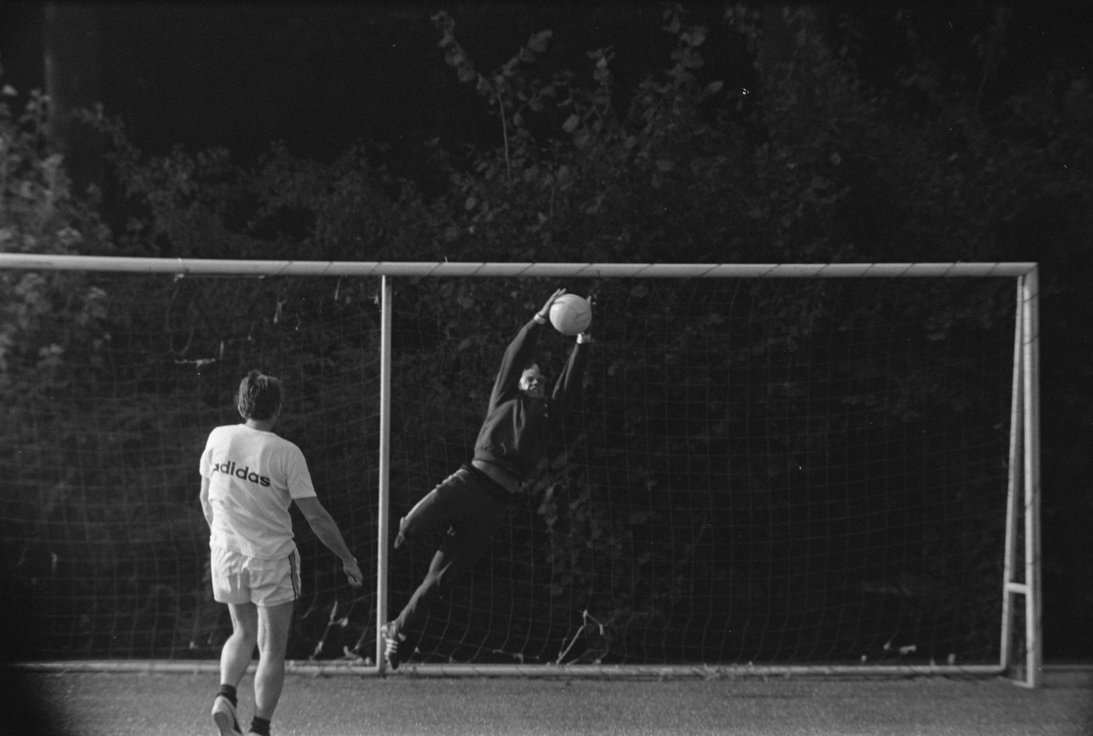 Fotocollectie Anefo — Feijenoord traint in KNVB-centrum, Zeist voor wedstrijd tegen Estudiantes; Eddy Treytel in doel in aktie — Foto: Koch, Eric / Anefo. Licentie: Set B: Rechtenvrij / Publiek Domein. Bron: Nationaal Archief. http://hdl.handle.net/10648/aba28d26-d0b4-102d-bcf8-003048976d84