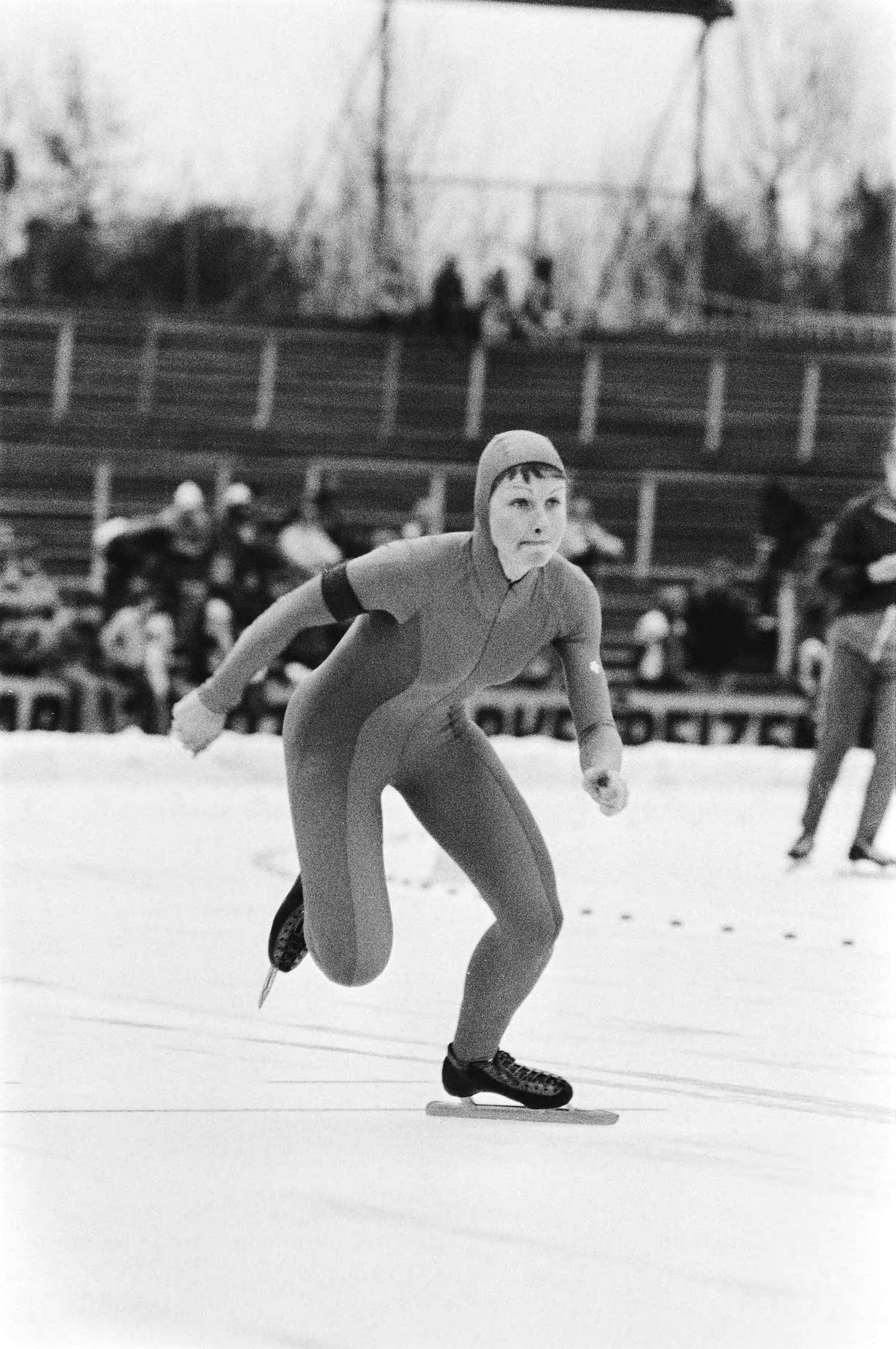 Fotocollectie Anefo — Nederlandse kampioenschappen schaatsen dames allround in Den Haag. Haitske Valentijn-Pijlman in actie — Foto: Suyk, Koen / Anefo. Licentie: Set B: Rechtenvrij / Publiek Domein. Bron: Nationaal Archief. http://hdl.handle.net/10648/acd7a85c-d0b4-102d-bcf8-003048976d84