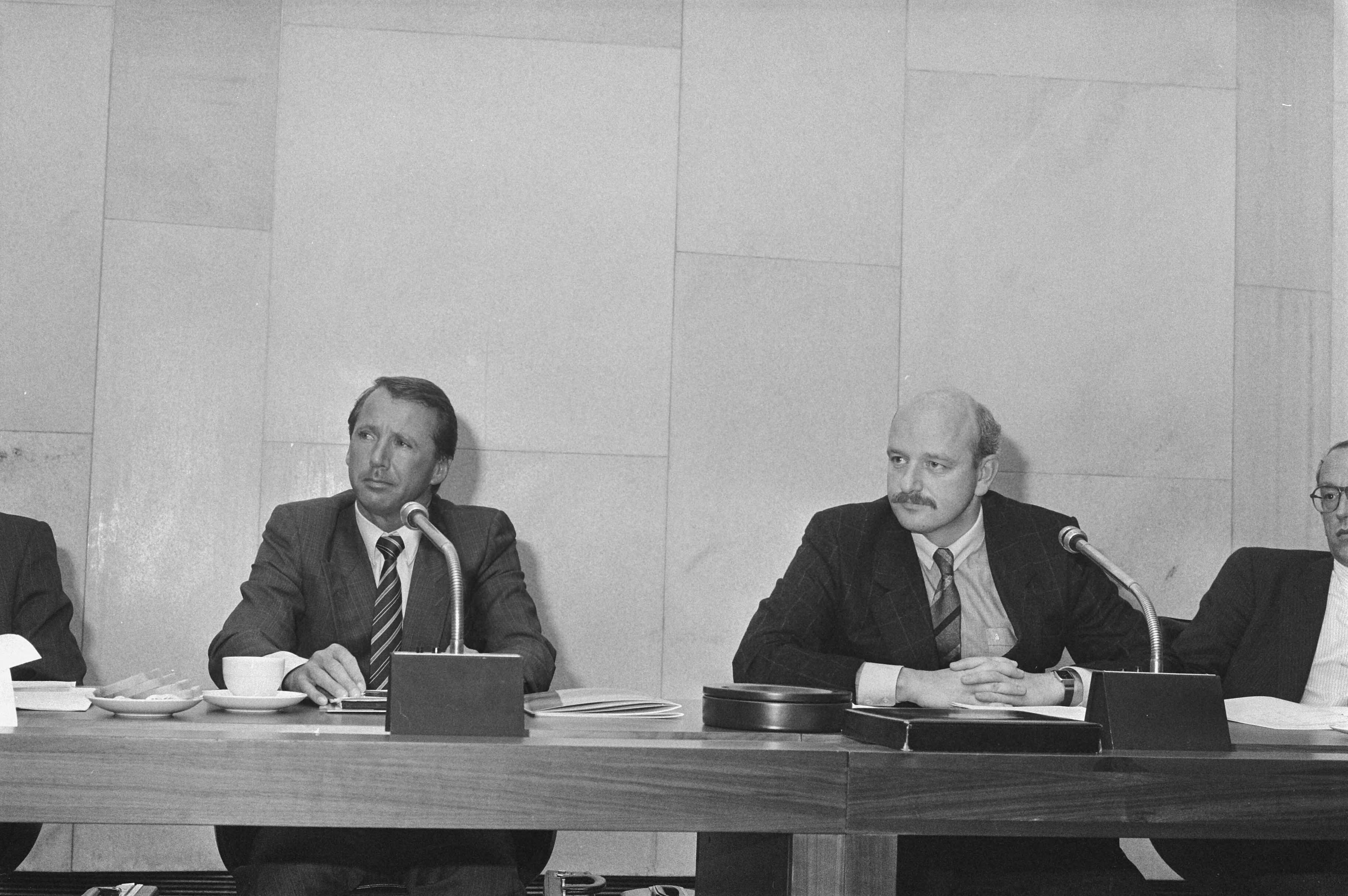 Bijeenkomst van de EG ministers van Buitenlandse Zaken in Den Haag voor spoedoverleg ivm de vergeldingsbombardementen van de VS op Libie — [...] — Foto: Bogaerts, Rob / Anefo. Licentie: Set B: Rechtenvrij / Publiek Domein. Bron: Nationaal Archief. http://hdl.handle.net/10648/ad520e76-d0b4-102d-bcf8-003048976d84