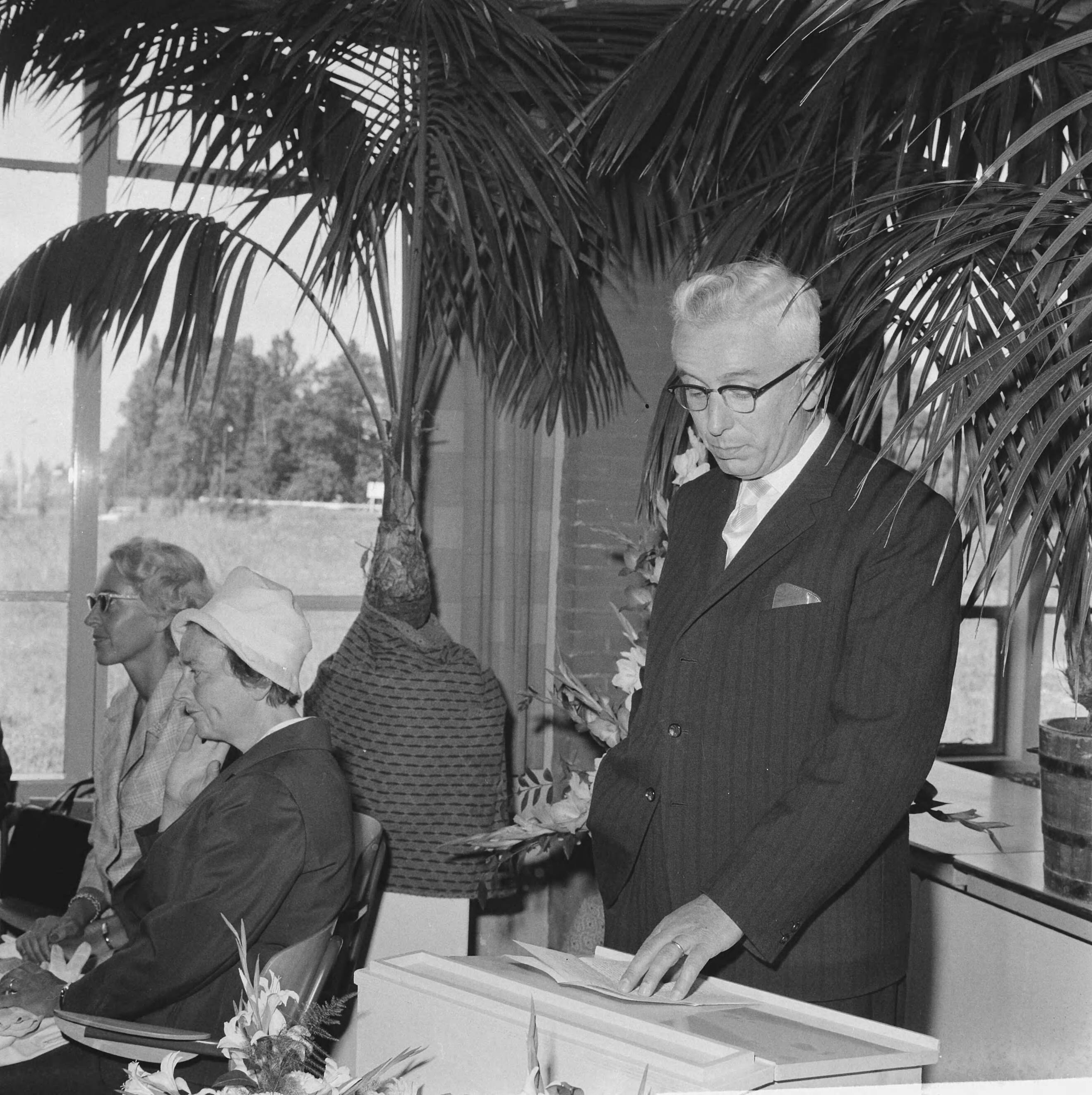 Fotocollectie Anefo — Tewaterlating "Thea Danielsen" (opdracht Zaanlandsche Scheepsbouw Maatschappij) — Foto: Koch, Eric / Anefo. Licentie: Set B: Rechtenvrij / Publiek Domein. Bron: Nationaal Archief. http://hdl.handle.net/10648/aa15d21a-d0b4-102d-bcf8-003048976d84