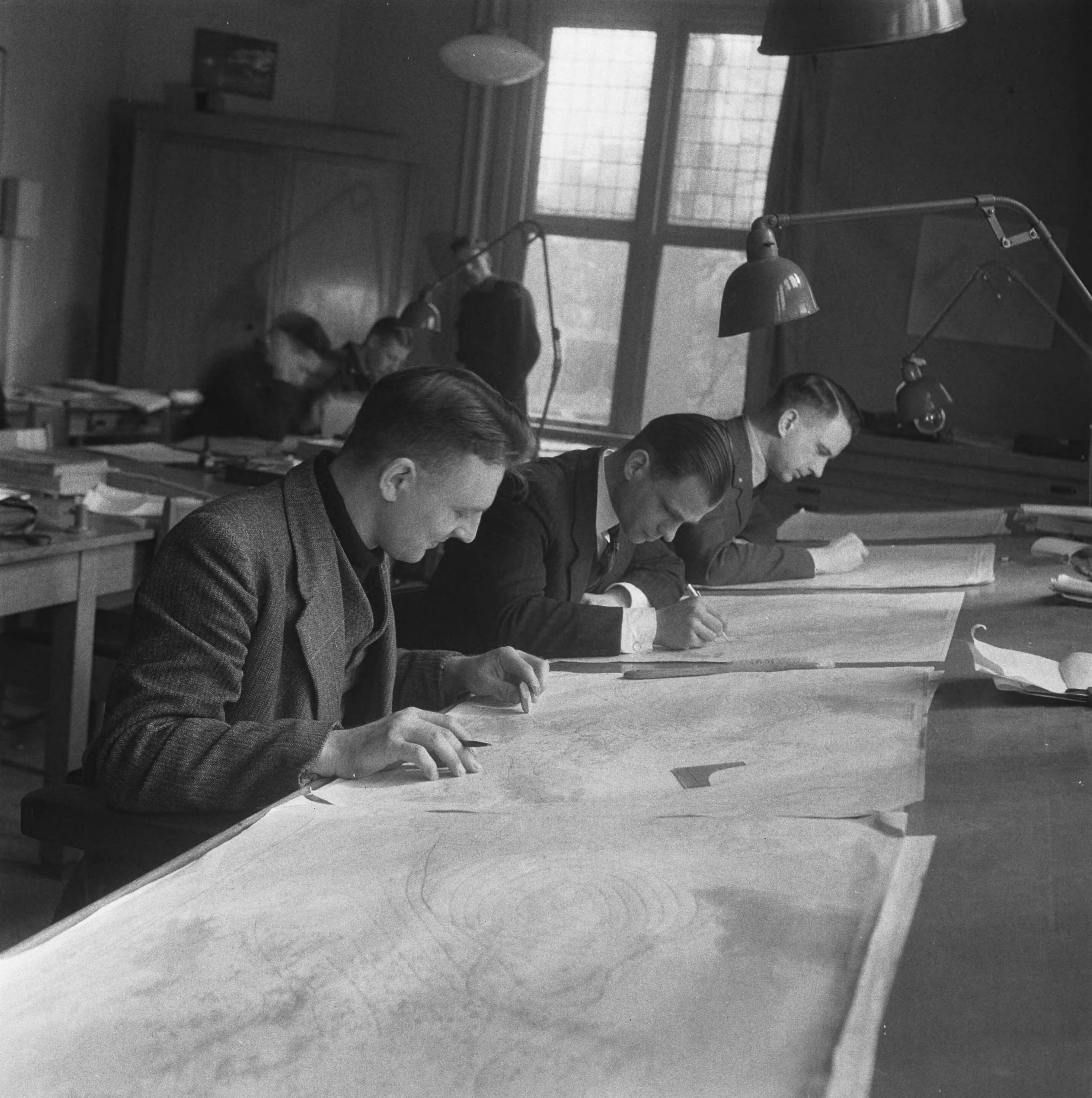 Fotocollectie Anefo — Meteorologisch Instituut te Den Bilt — Foto: Breijer, Charles / Anefo. Licentie: Set B: Rechtenvrij / Publiek Domein. Bron: Nationaal Archief. http://hdl.handle.net/10648/a89b23cc-d0b4-102d-bcf8-003048976d84