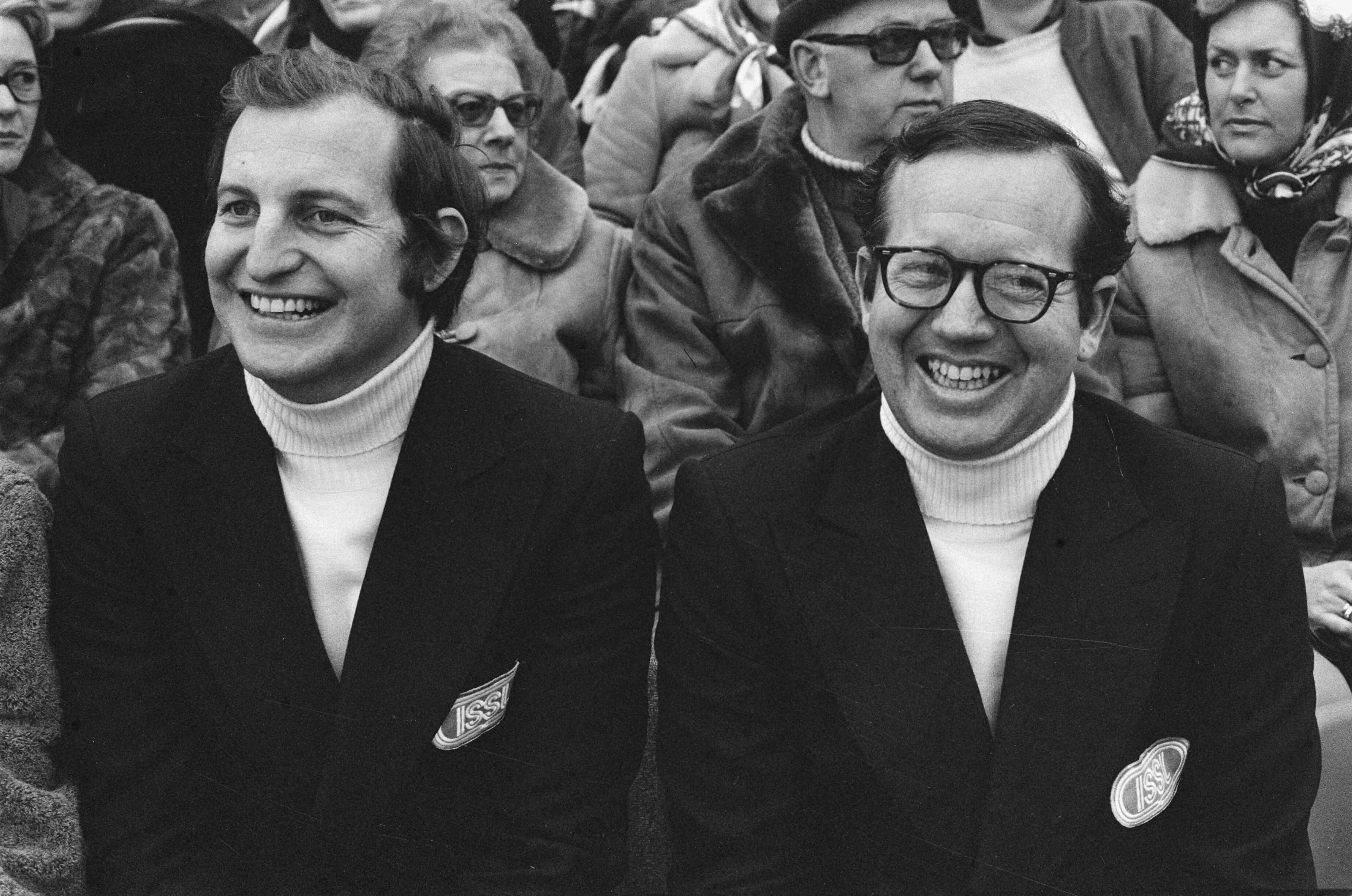 Fotocollectie Anefo — Schaatswedstrijden voor eerste ISSL World Cup voor prof op De Uithof in Den Haag , nummer 3 en 4 Morris (l) en Nealy, bestuursleden van ISSL — Foto: Verhoeff, Bert / Anefo. Licentie: Set B: Rechtenvrij / Publiek Domein. Bron: Nationaal Archief. http://hdl.handle.net/10648/ac21c096-d0b4-102d-bcf8-003048976d84