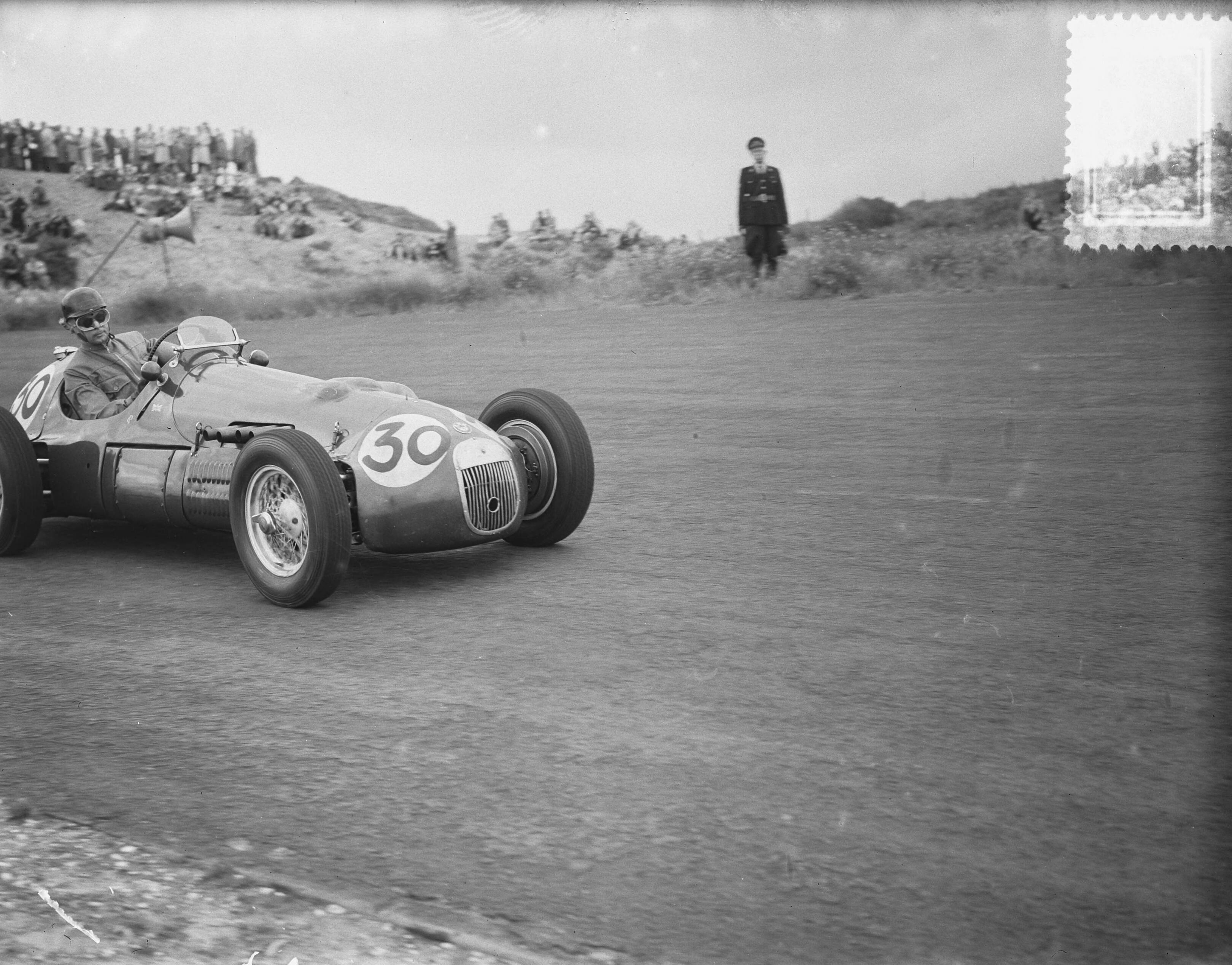 Grote Prijs van Nederland 1952 — Grote Prijs van Nederland op het circuit van Zandvoort. Dries van der Lof (HWM 52) — Foto: Bilsen, Joop van / Anefo. Licentie: Set B: Rechtenvrij / Publiek Domein. Bron: Nationaal Archief. http://hdl.handle.net/10648/a8fe75d0-d0b4-102d-bcf8-003048976d84