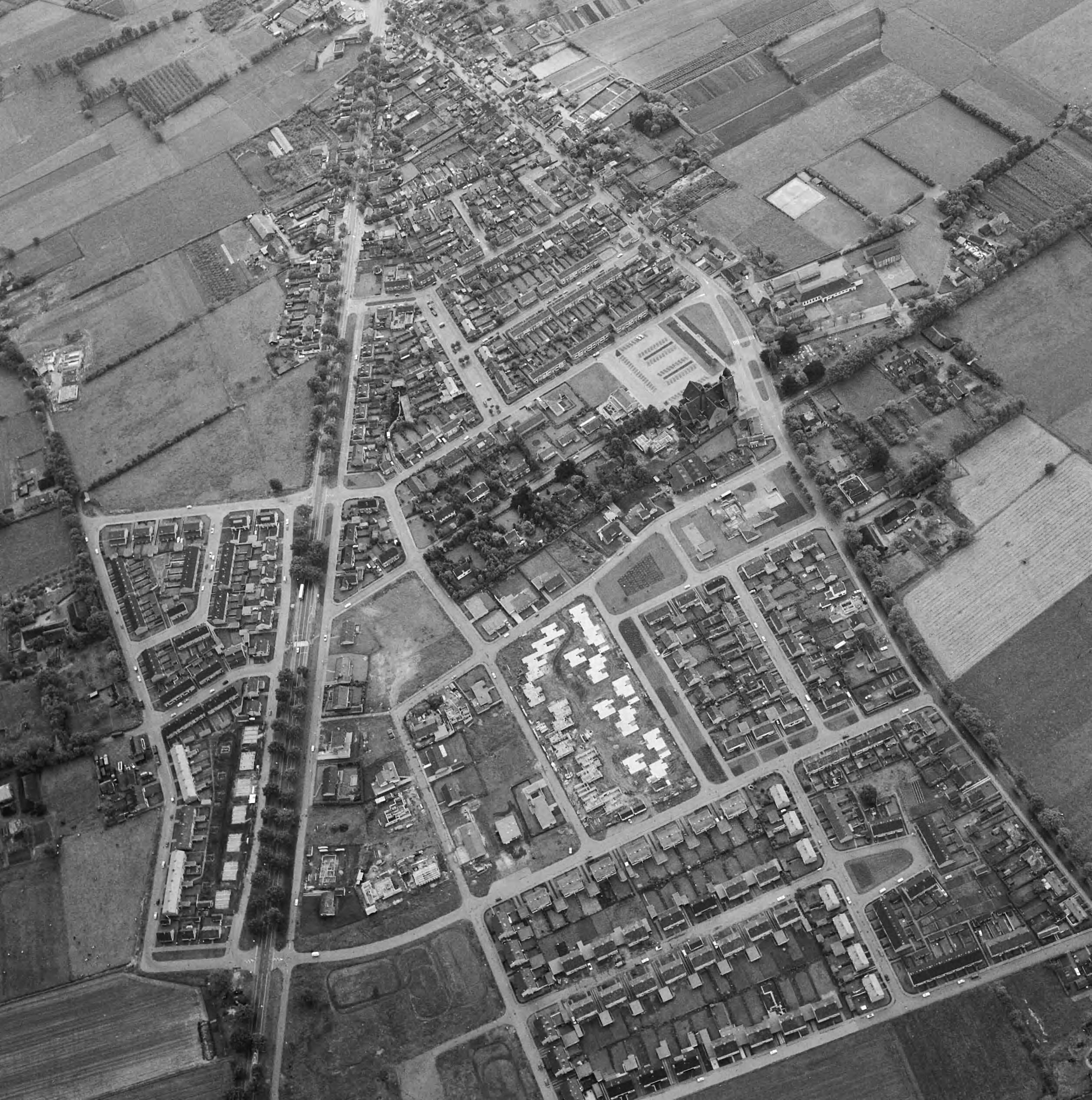 Fotocollectie Nederlandse Heidemaatschappij — Luchtopname. Teteringen — Foto: Fotograaf Onbekend / Heidemij. Licentie: Set B: Rechtenvrij / Publiek Domein. Bron: Nationaal Archief. http://hdl.handle.net/10648/ae5013d6-d0b4-102d-bcf8-003048976d84