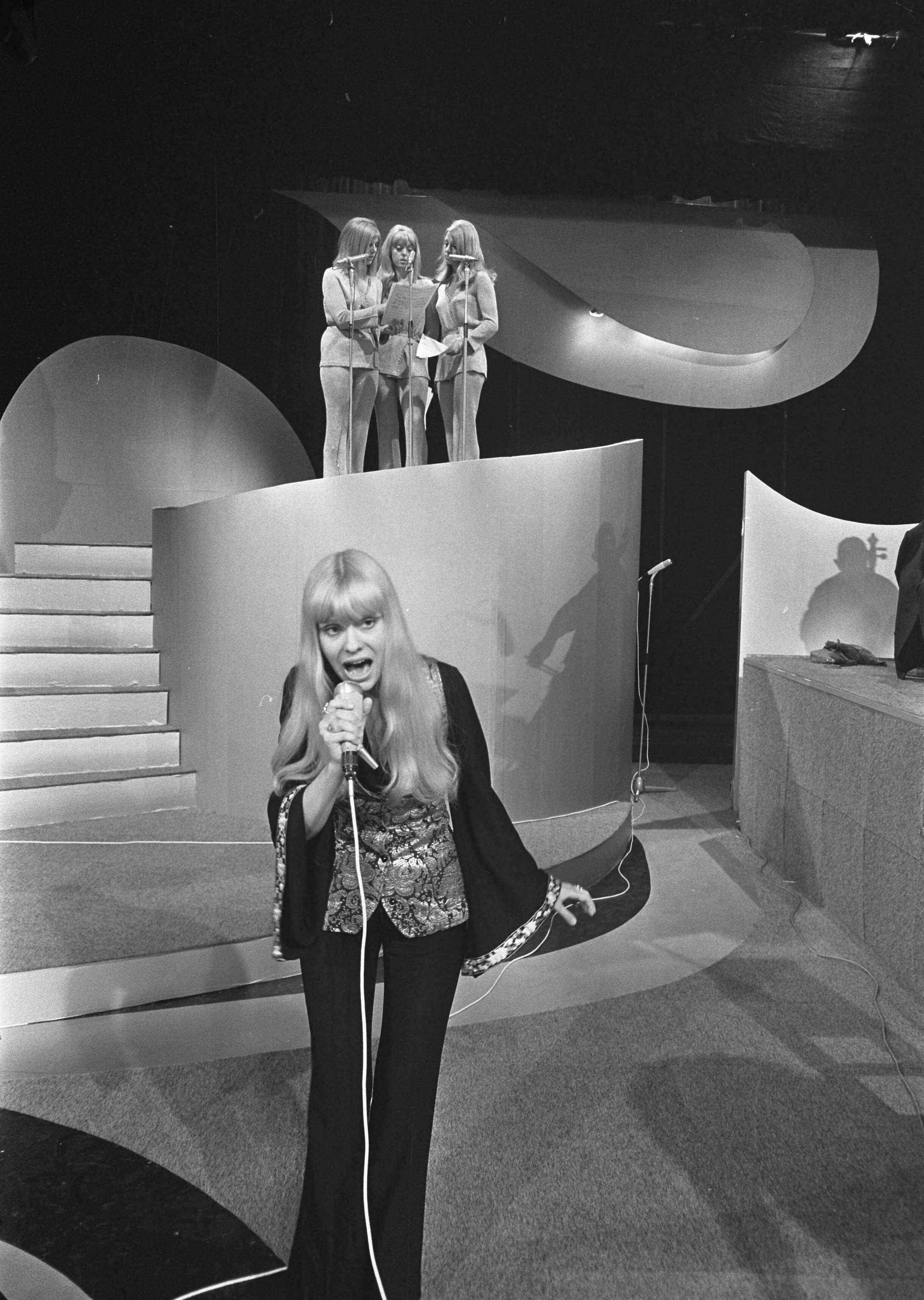 Singing Europe 1969 in Scheveningen — Karin Stigmark zingt — Foto: Fotograaf Onbekend / Anefo. Licentie: Set B: Rechtenvrij / Publiek Domein. Bron: Nationaal Archief. http://hdl.handle.net/10648/ab7192ca-d0b4-102d-bcf8-003048976d84