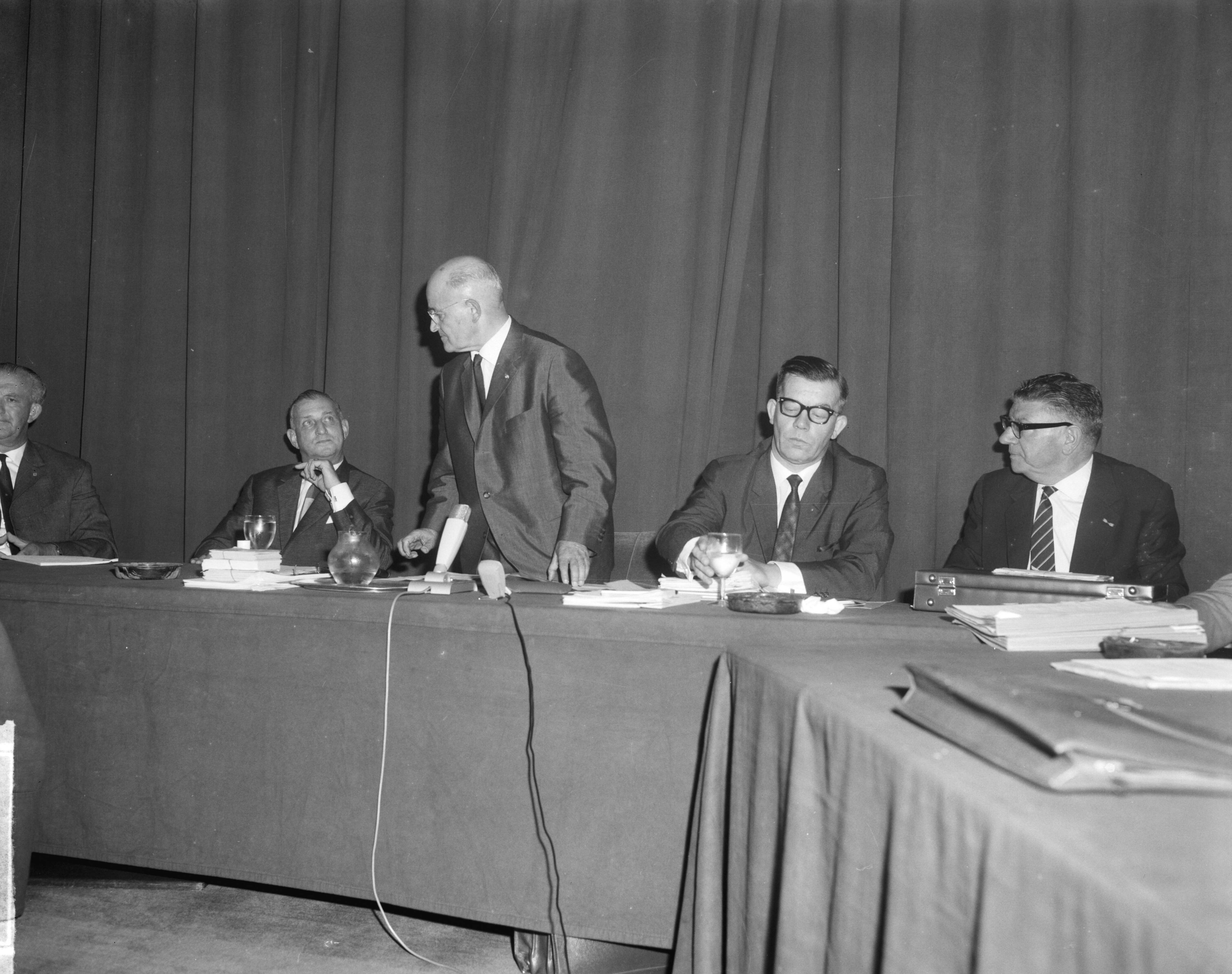 Fotocollectie Anefo — Algemene vergadering van KNVB gehouden in Esplanade te Utrecht, v.l.n.r. Jos Coler , A. Schroder , J. J. Egberts en Lo Brunt — Foto: Bilsen, Joop van / Anefo. Licentie: Set B: Rechtenvrij / Publiek Domein. Bron: Nationaal Archief. http://hdl.handle.net/10648/aa7132d6-d0b4-102d-bcf8-003048976d84