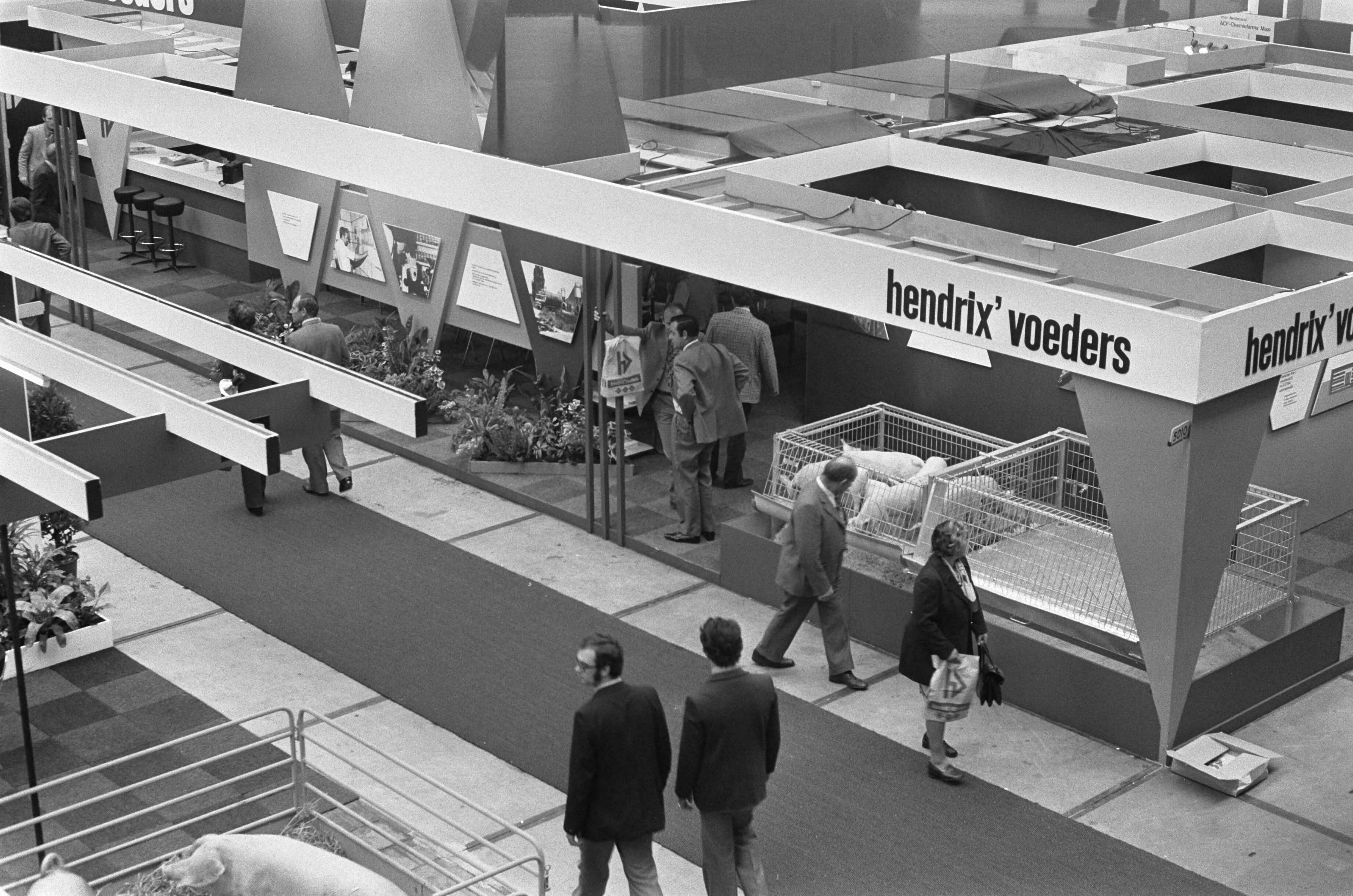Fotocollectie Anefo — Utrecht, nieuw centrum Hoog Catharijne — Foto: Punt, W. / Anefo. Licentie: Set B: Rechtenvrij / Publiek Domein. Bron: Nationaal Archief. http://hdl.handle.net/10648/ac387278-d0b4-102d-bcf8-003048976d84