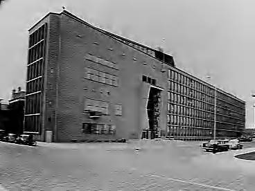 Fotocollectie Rijksvoorlichtingsdienst Eigen — Hoofdbureau van Politie te Den Haag — Foto: Fotobedrijf "Meijer" / RVD. Licentie: Set B: Rechtenvrij / Publiek Domein. Bron: Nationaal Archief. http://hdl.handle.net/10648/af7d3ff4-d0b4-102d-bcf8-003048976d84
