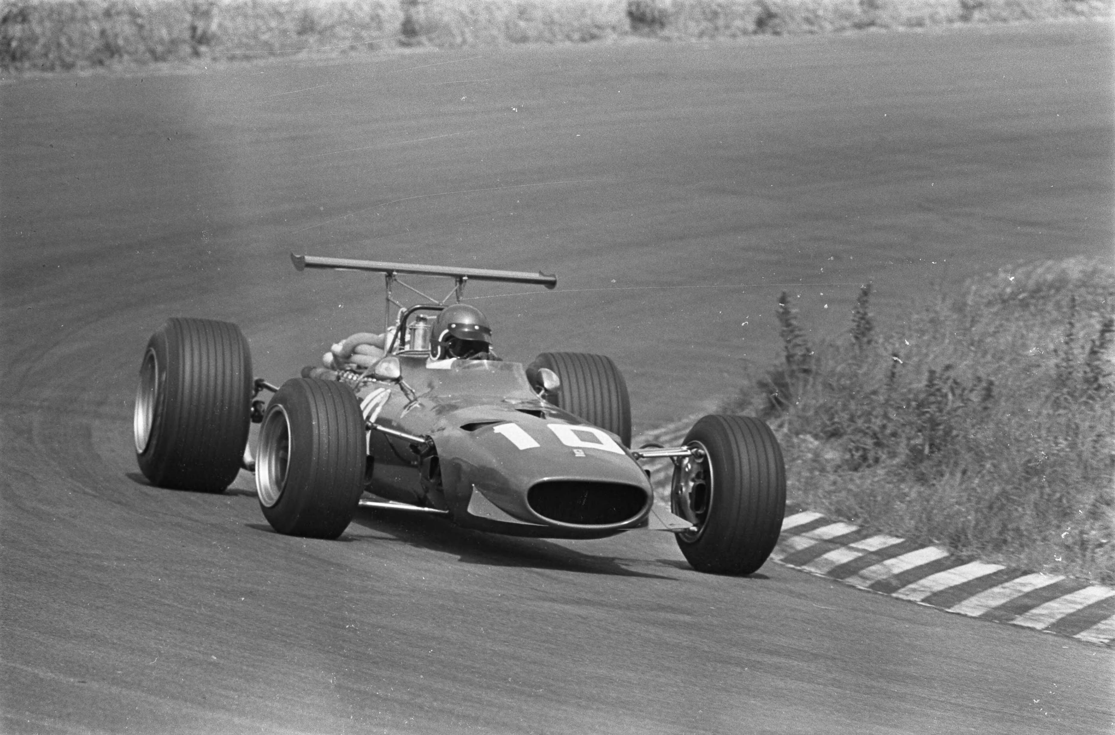 Fotocollectie Anefo — Grand Prix 68 Zandvoort . Jackie Ickx (Ferrari) — Foto: Evers, Joost / Anefo. Licentie: Set B: Rechtenvrij / Publiek Domein. Bron: Nationaal Archief. http://hdl.handle.net/10648/ab4502be-d0b4-102d-bcf8-003048976d84
