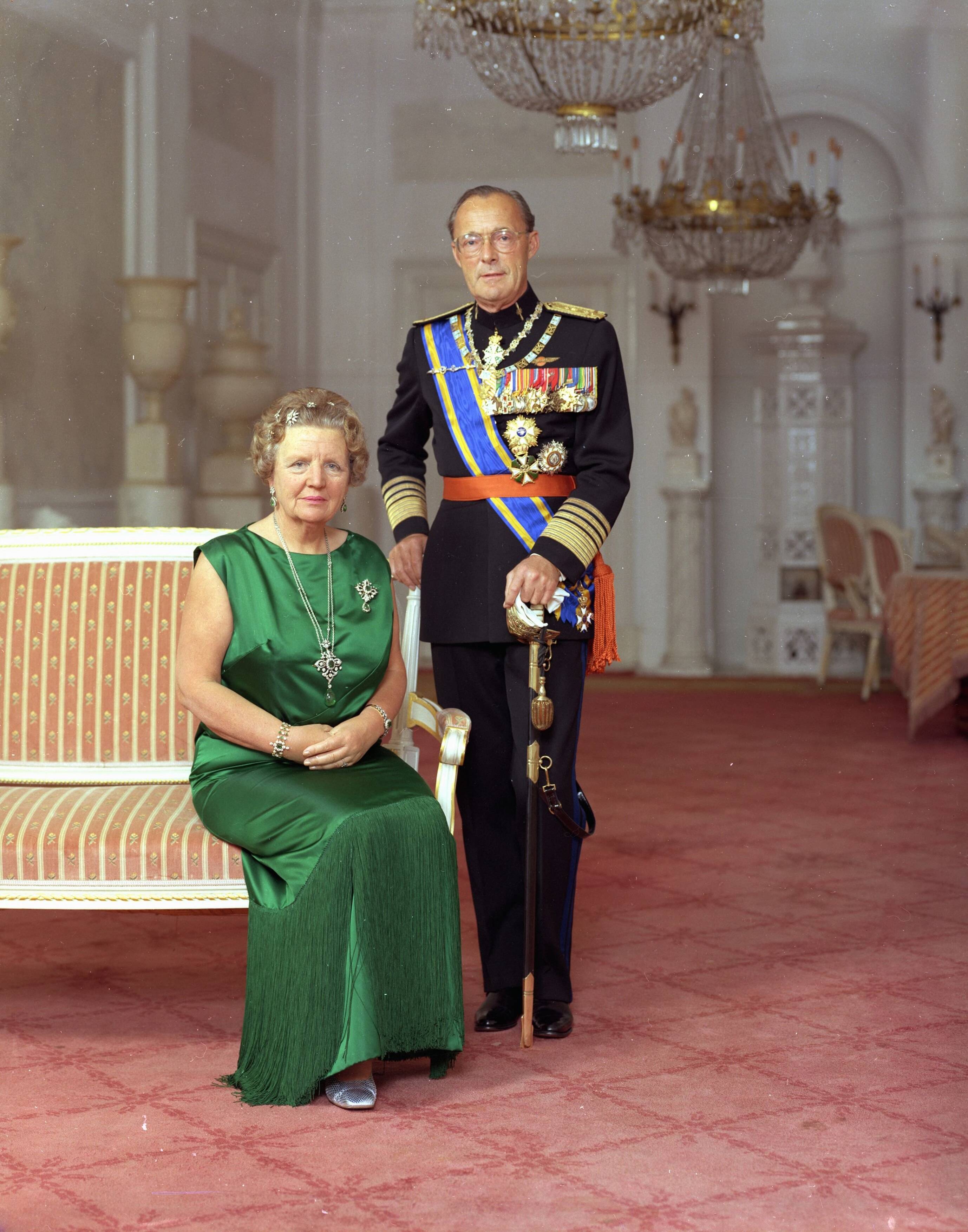 Fotocollectie RVD / Koninklijk Huis — Koningin Juliana en prins Bernhard in paleis Soestdijk, 1971 — Foto: Koot, Max / RVD. Licentie: Set B: Rechtenvrij / Publiek Domein. Bron: Nationaal Archief. http://hdl.handle.net/10648/afb47730-d0b4-102d-bcf8-003048976d84