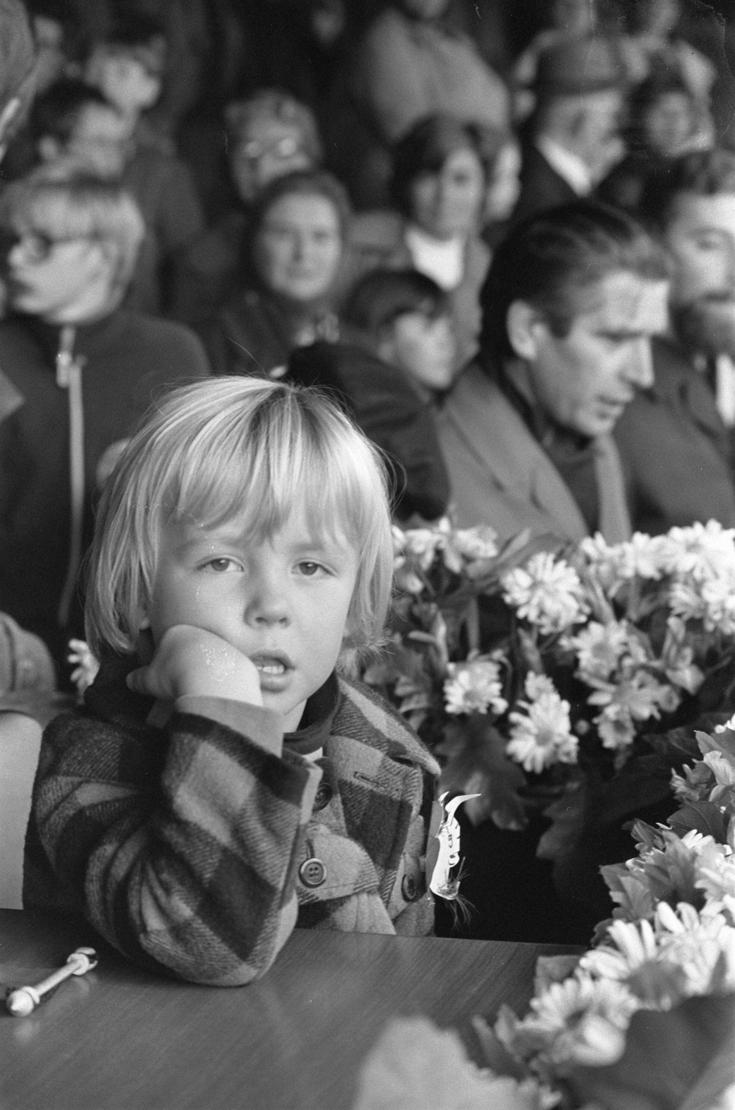 Fotocollectie Anefo — Prinses Beatrix en zoon Johan Friso bij voetbalwedstrijd van oud internationals tegen oud Amsterdam in Hilversum Johan Friso — Foto: Verhoeff, Bert / Anefo. Licentie: Set B: Rechtenvrij / Publiek Domein. Bron: Nationaal Archief. http://hdl.handle.net/10648/ac5786d6-d0b4-102d-bcf8-003048976d84