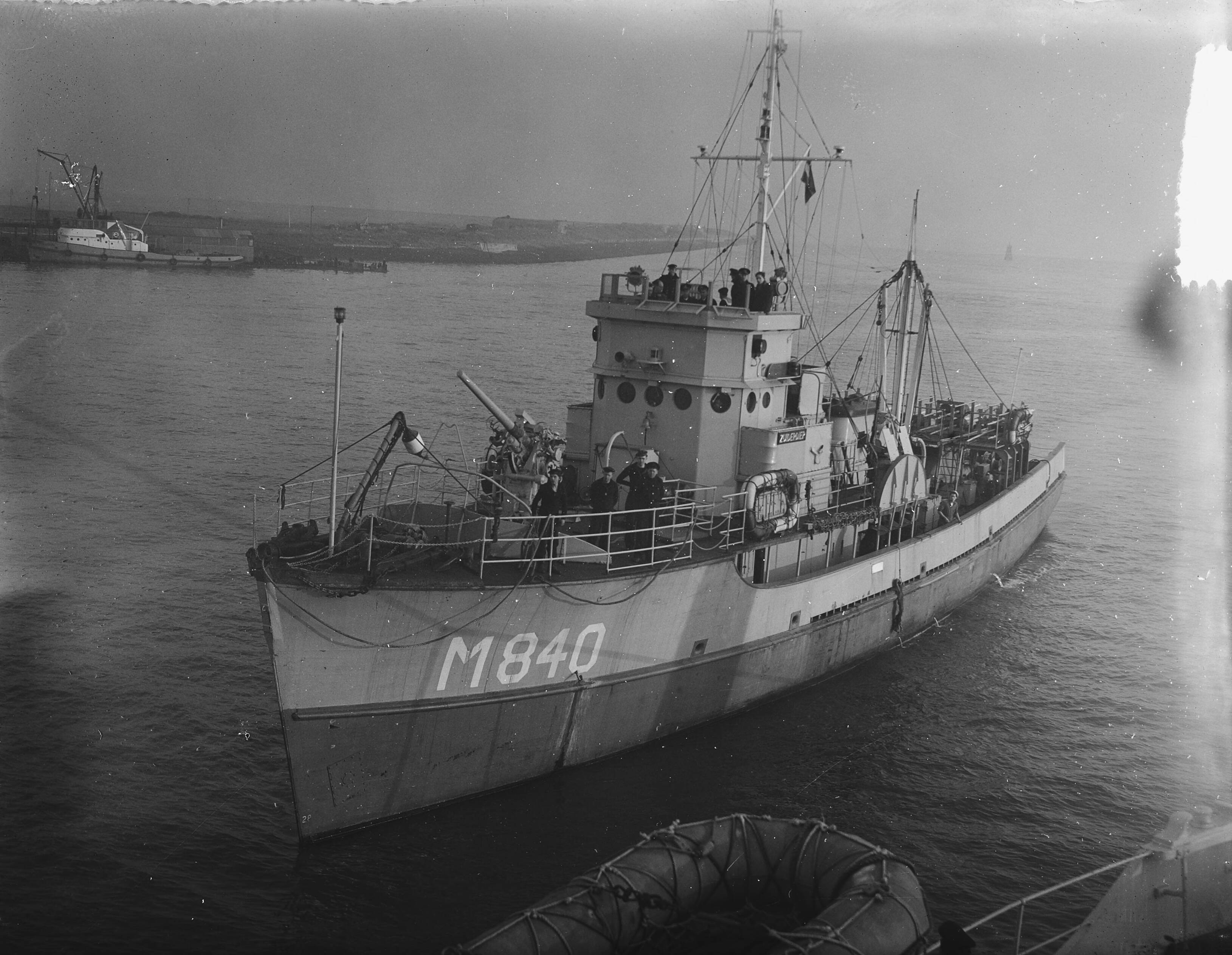 Laatste mijnenveegdag Vlissingen — Foto: Duinen, H. van / Anefo. — Licentie: Set B: Rechtenvrij / Publiek Domein. Bron: Nationaal Archief. http://hdl.handle.net/10648/a8f2e260-d0b4-102d-bcf8-003048976d84