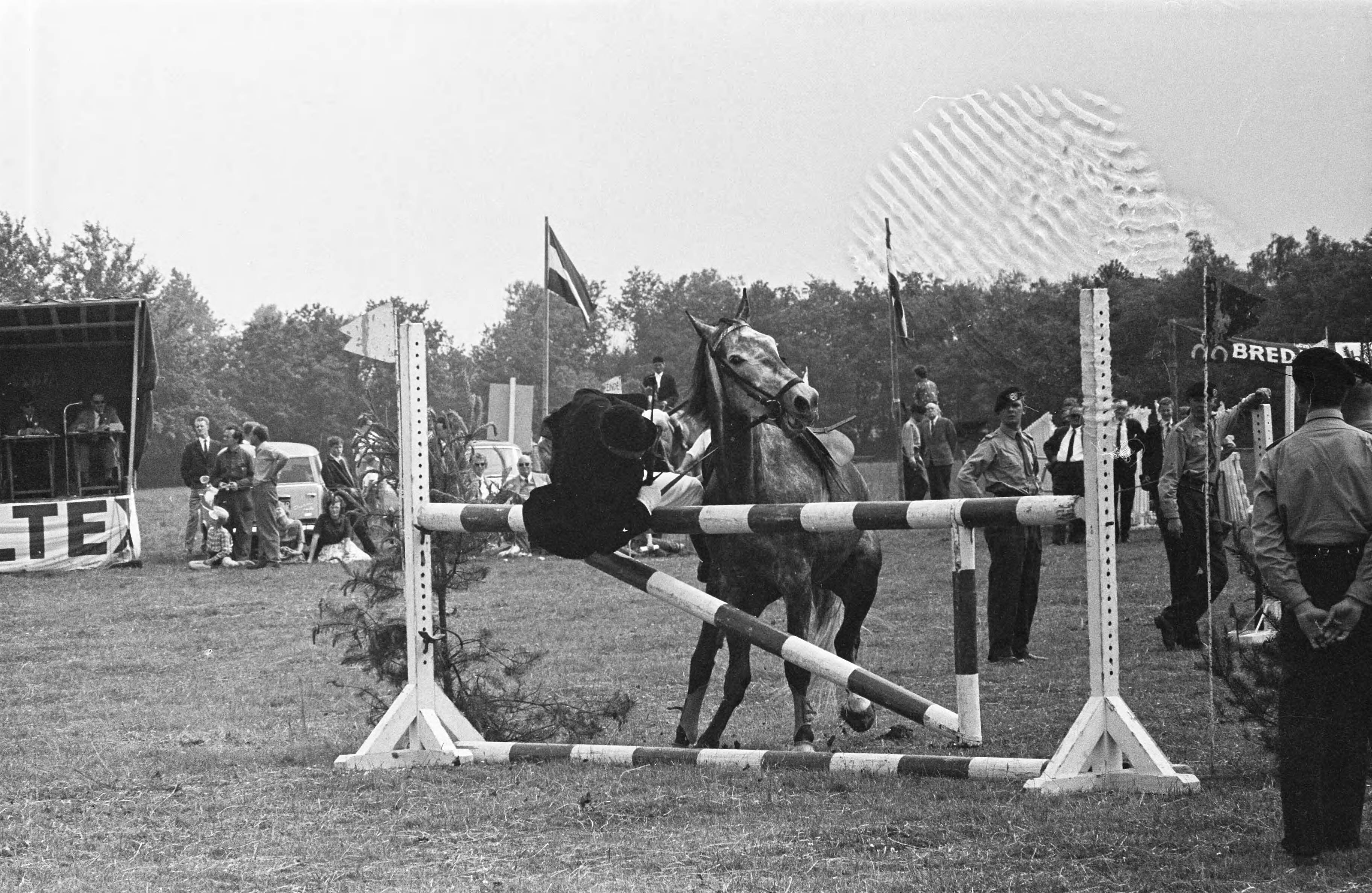 Fotocollectie Anefo — Concours Hippique Blaricum — Foto: Koch, Eric / Anefo. Licentie: Set B: Rechtenvrij / Publiek Domein. Bron: Nationaal Archief. http://hdl.handle.net/10648/aa107a54-d0b4-102d-bcf8-003048976d84
