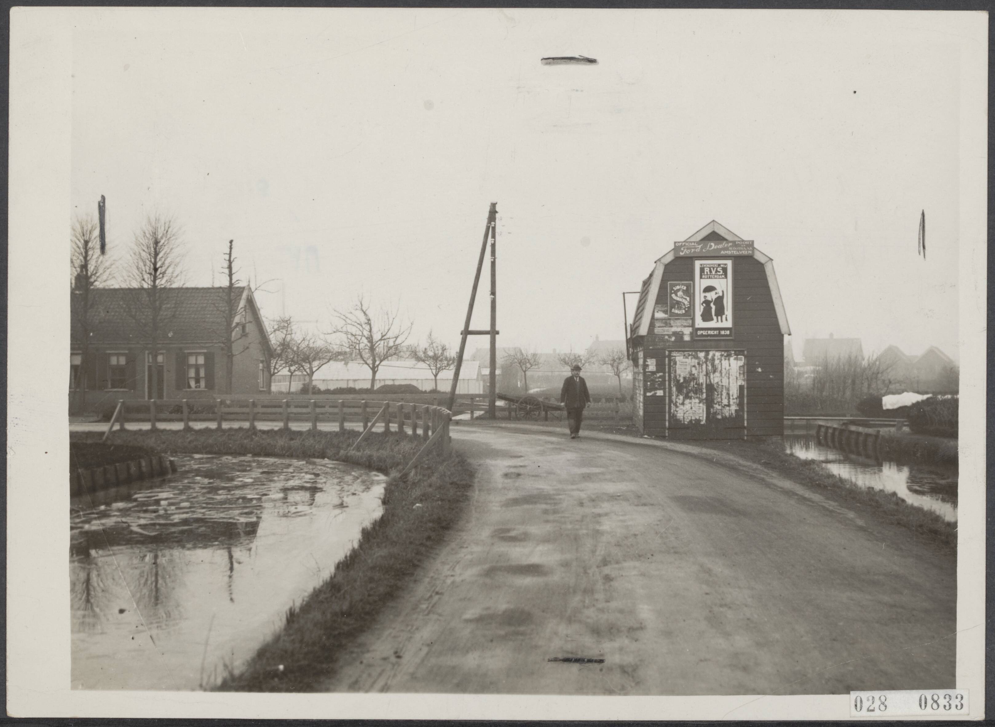 Fotocollectie Elsevier Binnenland — Het lijnbaanshuisje te Aalsmeer gaat verdwijnen, hiermee gaat het ambacht, nl. het touwslaan, eveneens verdwijen — Foto: Onbekend / Publiek Domein of Rechtenvrij. Licentie: Set B: Rechtenvrij / Publiek Domein. Bron: Nationaal Archief. http://hdl.handle.net/10648/addefe8a-d0b4-102d-bcf8-003048976d84