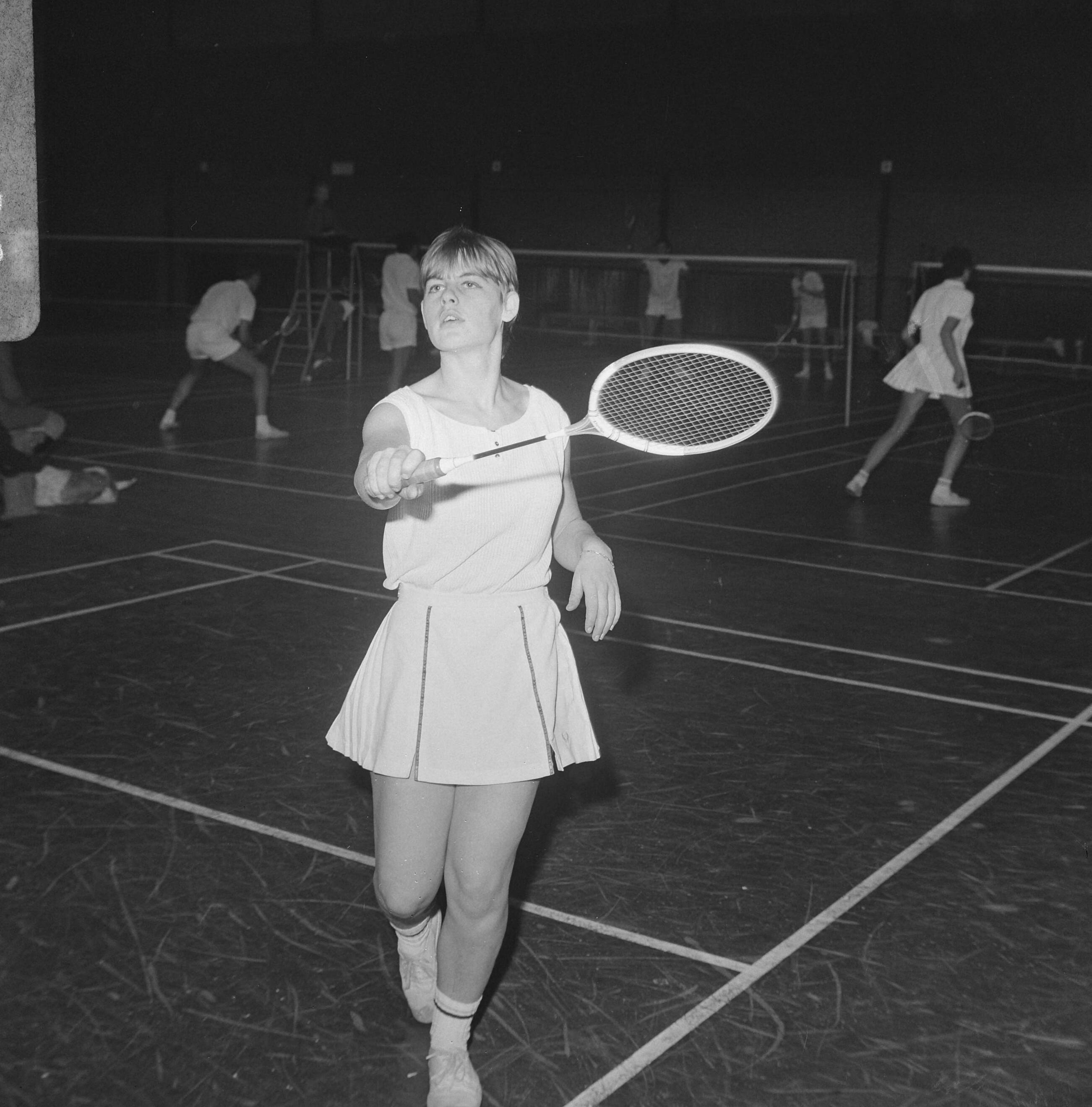 Fotocollectie Anefo — Badmintontoernooi te Haarlem, Agnes Geene in aktie — Foto: Koch, Eric / Anefo. Licentie: Set B: Rechtenvrij / Publiek Domein. Bron: Nationaal Archief. http://hdl.handle.net/10648/ab0c5b80-d0b4-102d-bcf8-003048976d84