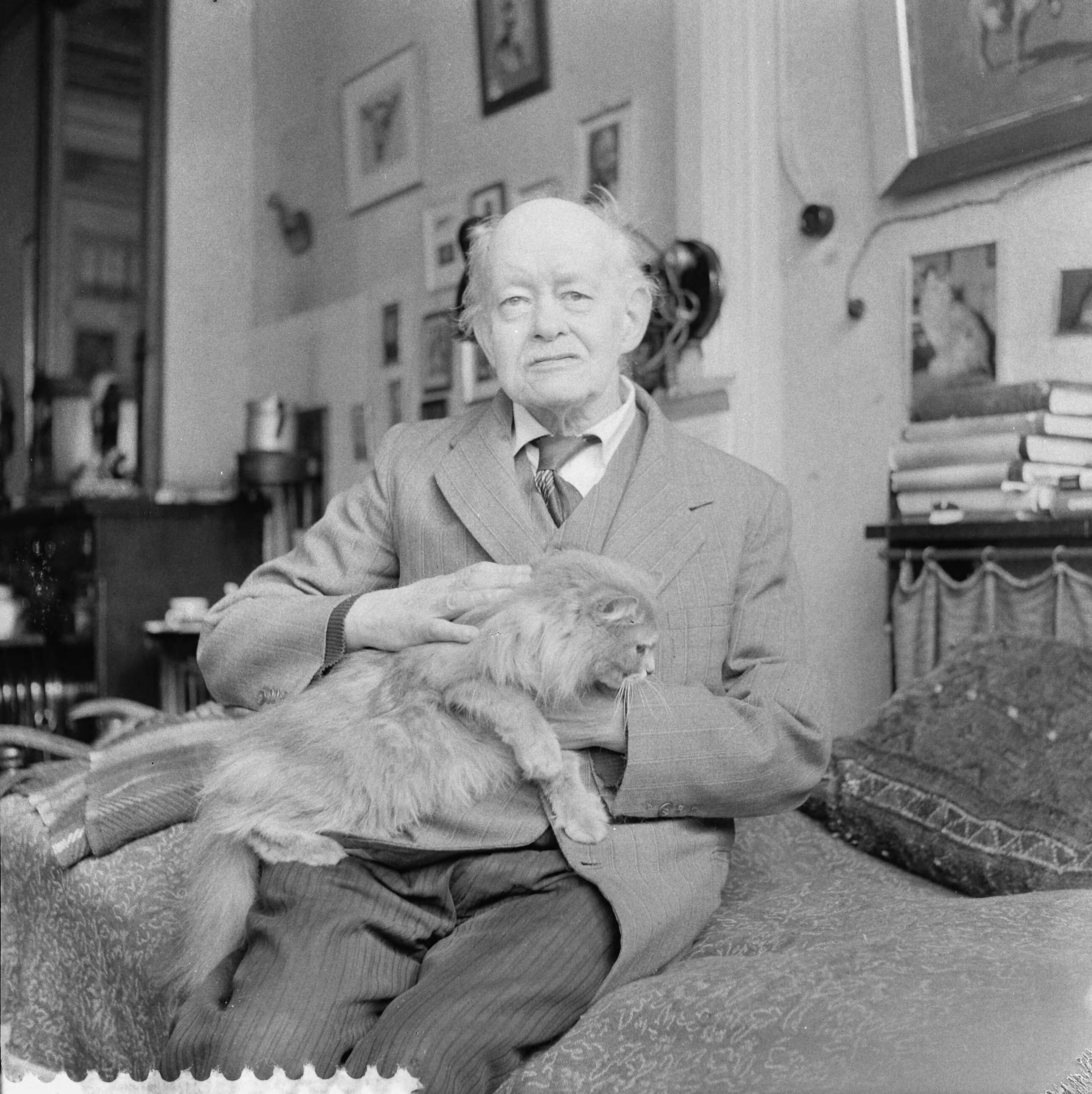 Fotocollectie Anefo — 3 maart aanstaande hoopt de bekende Nederlandse kunstcriticus A. Cornelis Veth te Den Haag 80 jaar te worden — Foto: Behrens, Herbert F. / Anefo. Licentie: Set B: Rechtenvrij / Publiek Domein. Bron: Nationaal Archief. http://hdl.handle.net/10648/a9a934c0-d0b4-102d-bcf8-003048976d84