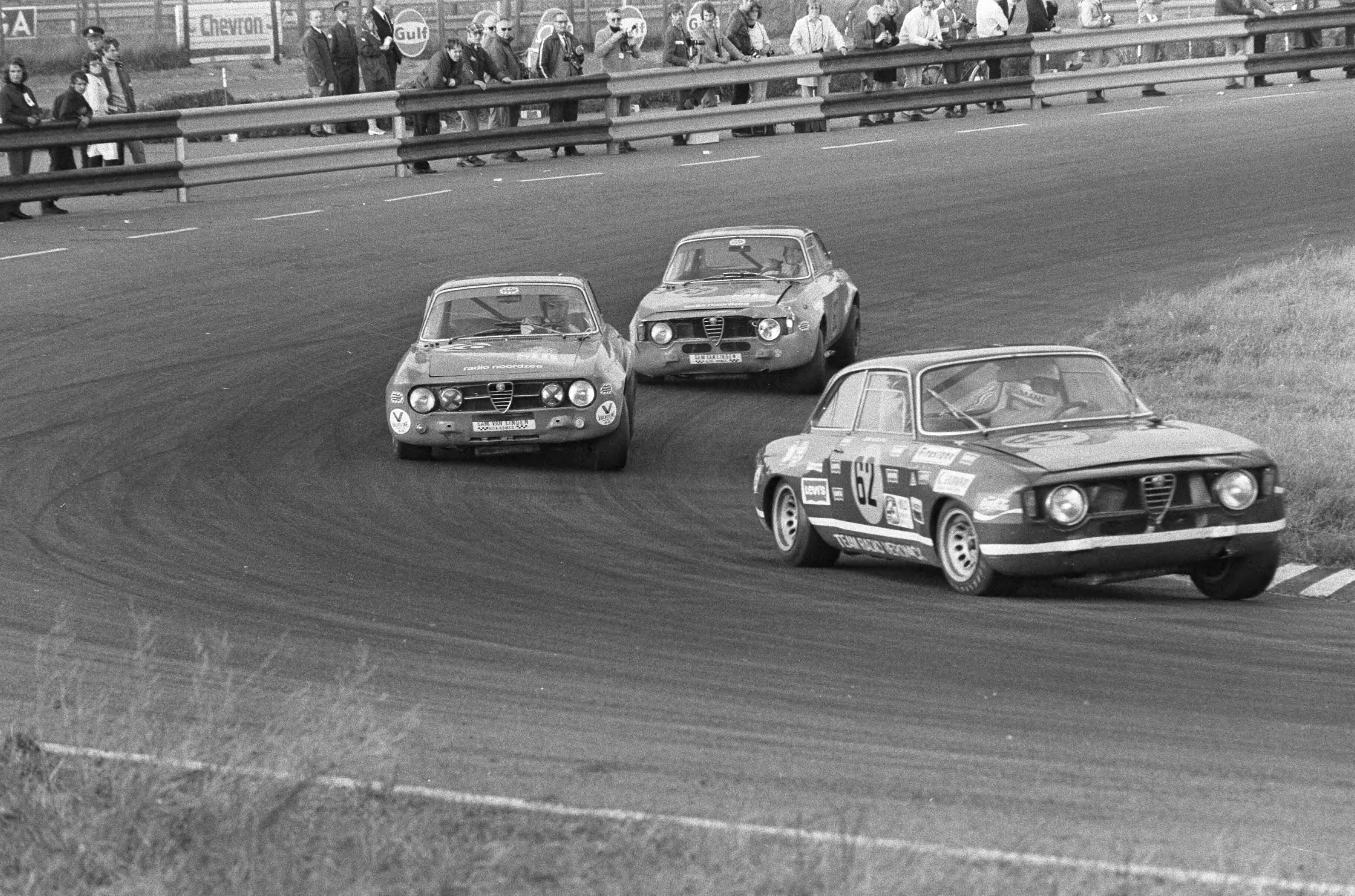 Fotocollectie Anefo — Autoraces Zandvoort — Foto: Mieremet, Rob / Anefo. Licentie: Set B: Rechtenvrij / Publiek Domein. Bron: Nationaal Archief. http://hdl.handle.net/10648/abd2bd98-d0b4-102d-bcf8-003048976d84