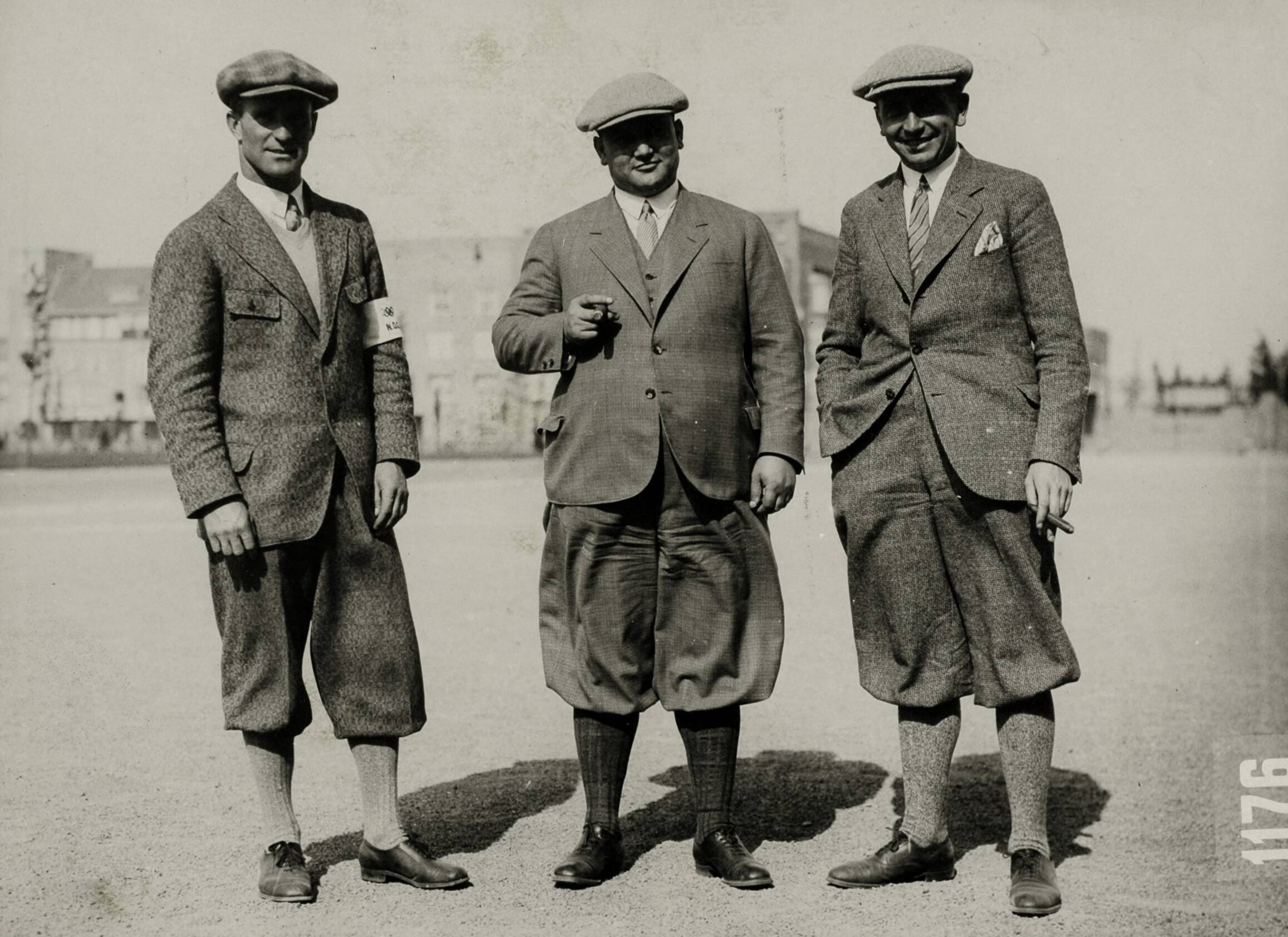 Portretten, Sport — Sport. Olympische Spelen 1928 Amsterdam, Nederland : Drie heren met knickerbocker-broeken (plusfours). — Foto: Fotograaf Onbekend / Algemeen Fotobureau Amsterdam / Spaarnestad Photo (05887). Licentie: Set B: Rechtenvrij / Publiek Domein. Bron: Nationaal Archief. http://hdl.handle.net/10648/35429da6-d6be-a382-e063-6df0900a6686