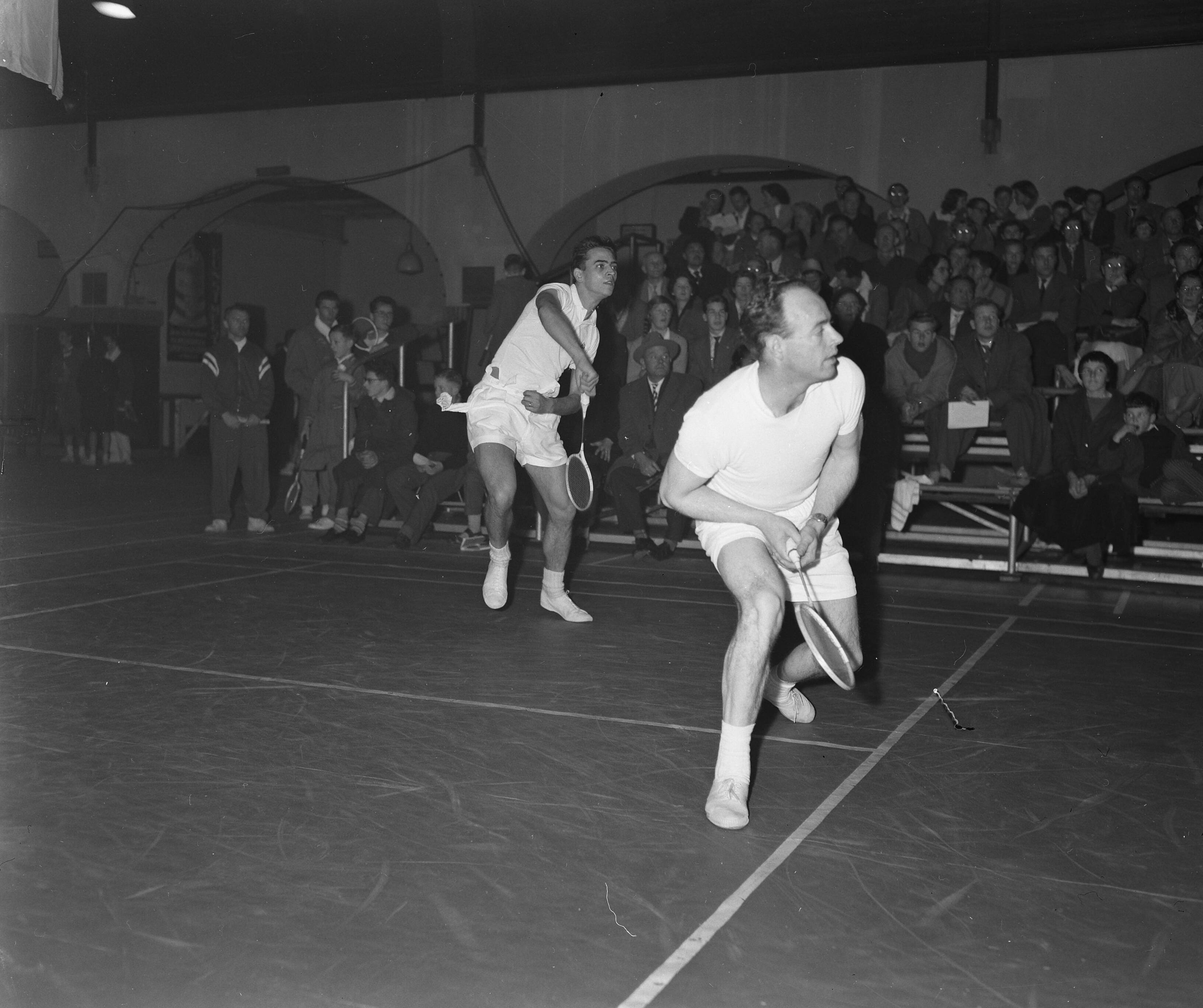 Fotocollectie Anefo — Internationale kampioenschap badminton te Haarlem. Arne Rasmussen en J. Hammergaard Hansen (Denemarken) — Foto: Behrens, Herbert F. / Anefo. Licentie: Set B: Rechtenvrij / Publiek Domein. Bron: Nationaal Archief. http://hdl.handle.net/10648/a9551340-d0b4-102d-bcf8-003048976d84