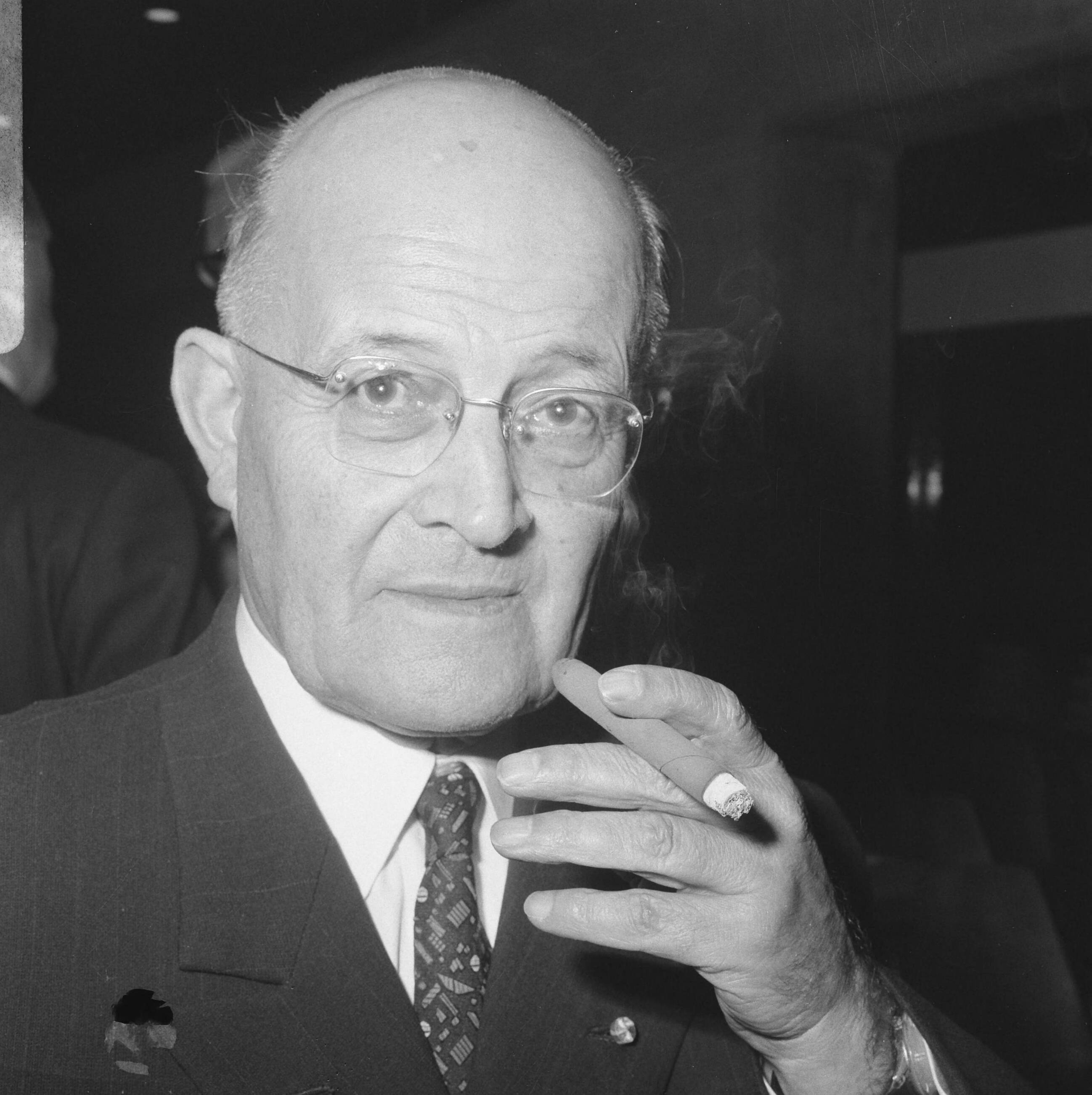 Bondsvoorzitter A.L.M. Schröder neemt op 73 jarige leeftijd in Zeist afscheid van de KNVB — De heer A.L.M. Schröder tijdens zijn afscheidsreceptie — Foto: Kroon, Ron / Anefo. Licentie: Set B: Rechtenvrij / Publiek Domein. Bron: Nationaal Archief. http://hdl.handle.net/10648/ab04d004-d0b4-102d-bcf8-003048976d84