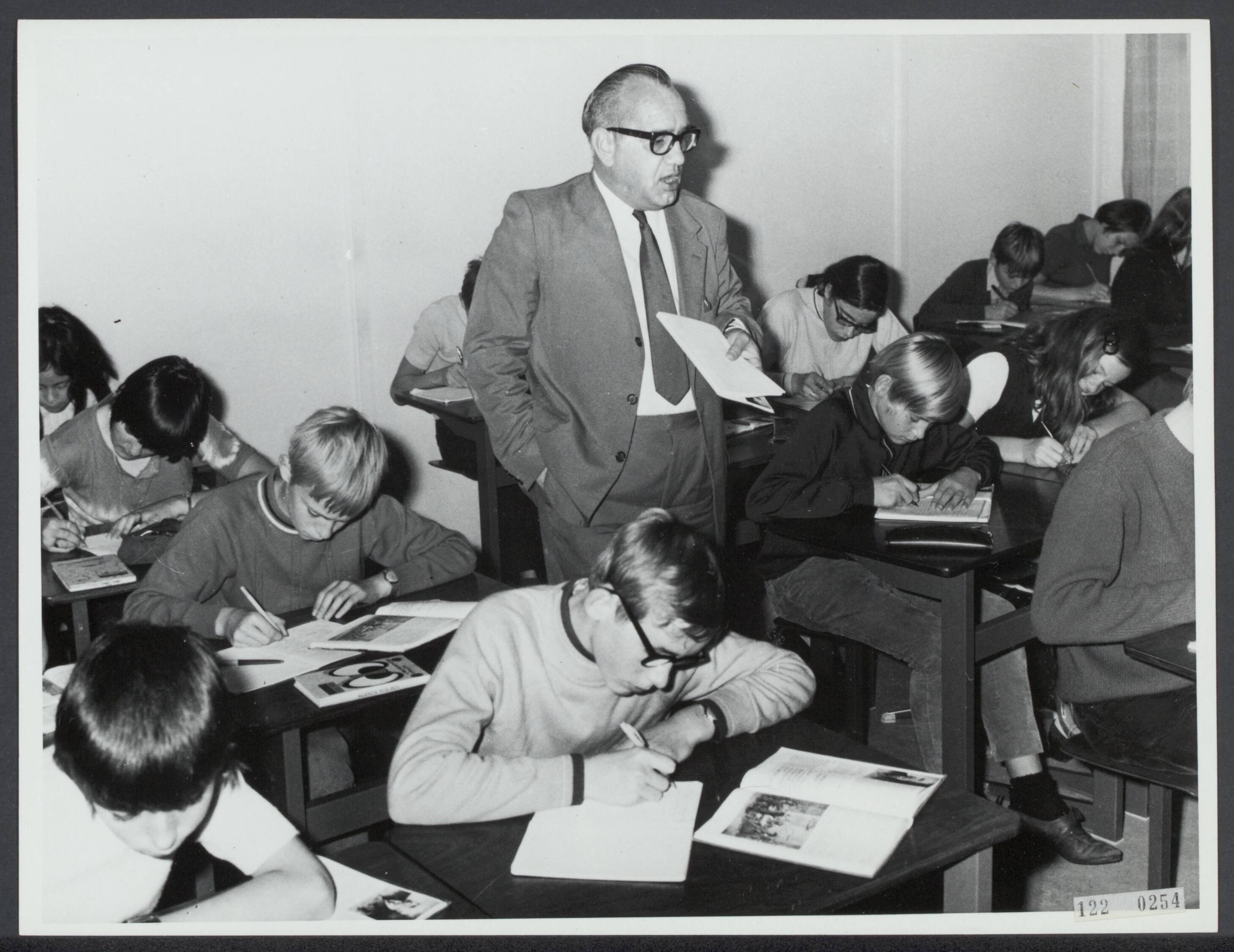 onderwijs, moderne methoden — R.K. Scholengemeenschap Etten-Leur (N.B.) — Foto: Rijksvoorlichtingsdienst (RVD). Licentie: Set B: Rechtenvrij / Publiek Domein. Bron: Nationaal Archief. http://hdl.handle.net/10648/af2910be-d0b4-102d-bcf8-003048976d84