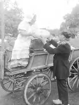 Fotocollectie Anefo — Traditionele kaasmarkt te Bodegraven — Foto: Pot, Harry / Anefo. Licentie: Set B: Rechtenvrij / Publiek Domein. Bron: Nationaal Archief. http://hdl.handle.net/10648/a9843db4-d0b4-102d-bcf8-003048976d84