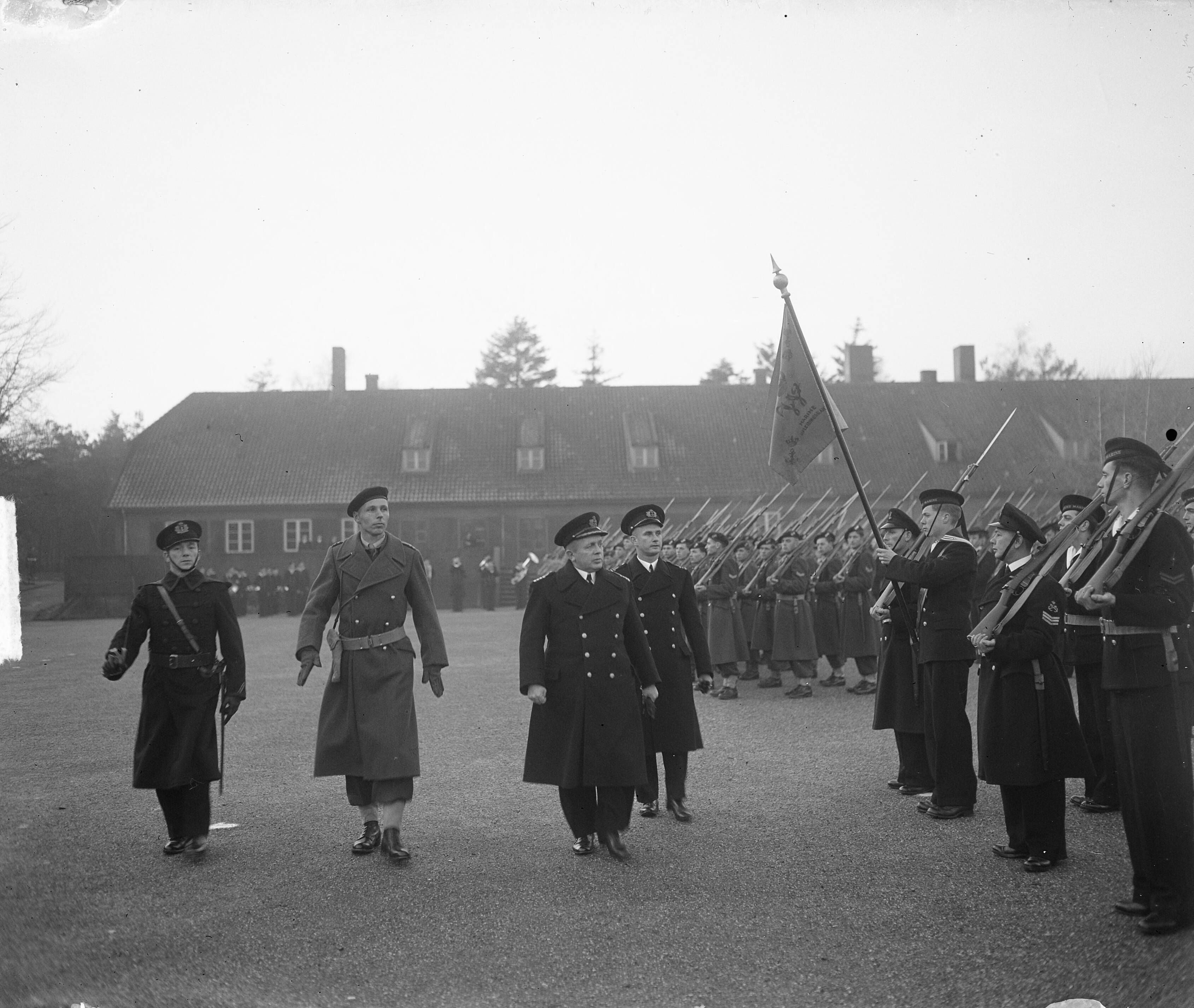 Beëdiging MOC Hilversum — Beediging MOC Hilversum — Foto: Winterbergen, Rolf / Anefo. Licentie: Set B: Rechtenvrij / Publiek Domein. Bron: Nationaal Archief. http://hdl.handle.net/10648/a8d2deb6-d0b4-102d-bcf8-003048976d84