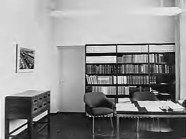 Fotocollectie Rijksvoorlichtingsdienst Eigen — Hoofdbureau van Politie te Den Haag — Foto: Fotobedrijf "Meijer" / RVD. Licentie: Set B: Rechtenvrij / Publiek Domein. Bron: Nationaal Archief. http://hdl.handle.net/10648/af7d4242-d0b4-102d-bcf8-003048976d84