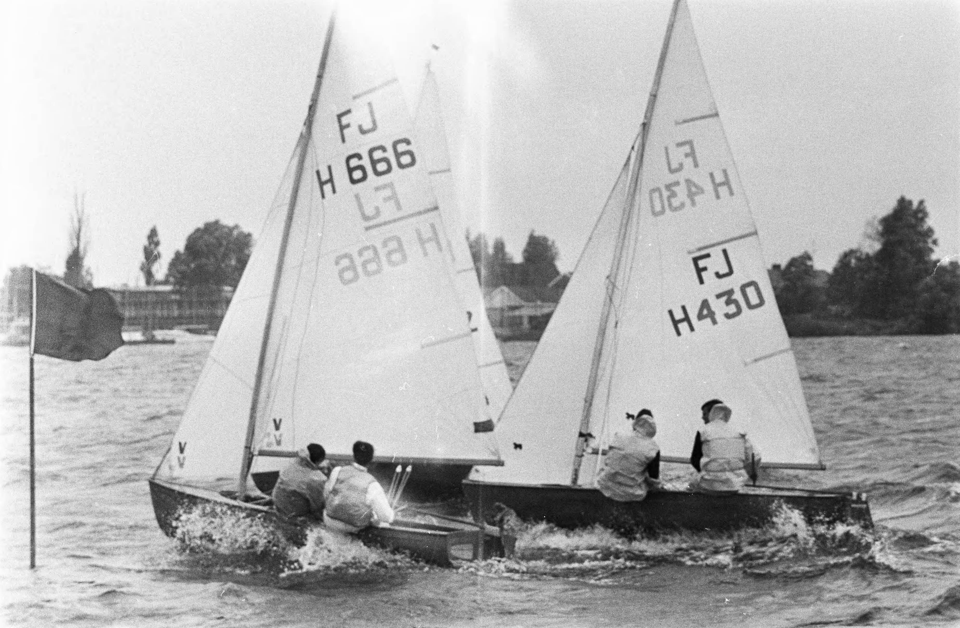 Fotocollectie Anefo — Hollandweek te Loosdrecht, een stern is omgeslagen — Foto: Kroon, Ron / Anefo. Licentie: Set B: Rechtenvrij / Publiek Domein. Bron: Nationaal Archief. http://hdl.handle.net/10648/aaf498d8-d0b4-102d-bcf8-003048976d84