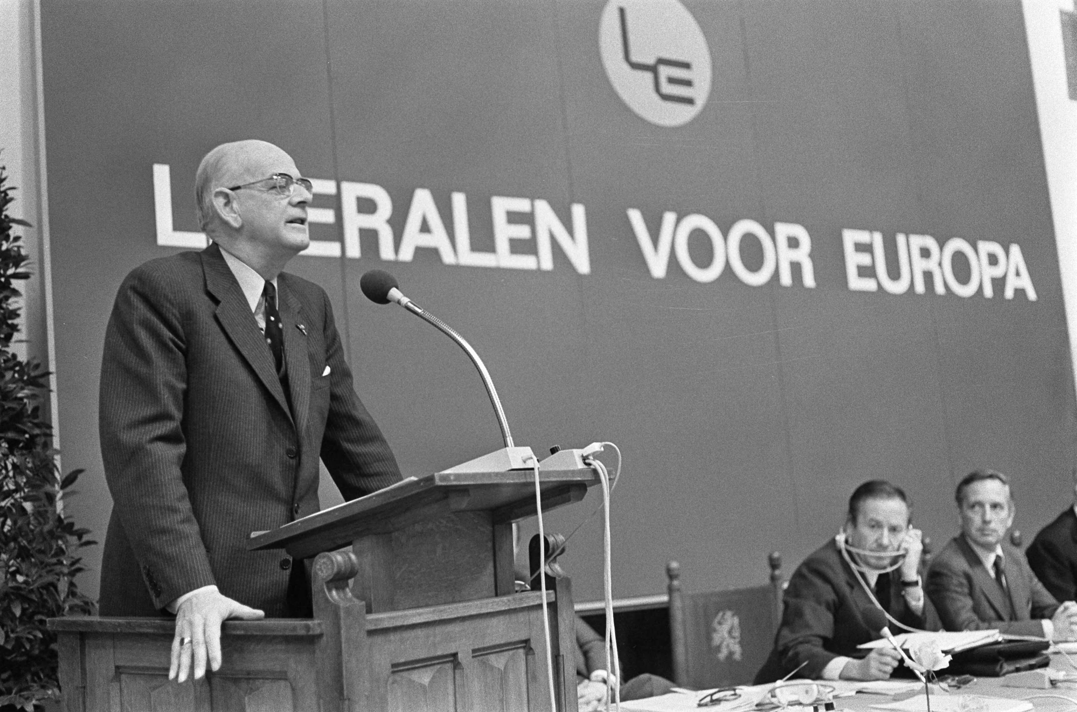 Fotocollectie Anefo — Congres Liberale en Democratische Partijen in EG in Den Haag ; 26: Genscher, 28: Brosio en 29: Steel (koppen) — Foto: Peters, Hans / Anefo. Licentie: Set B: Rechtenvrij / Publiek Domein. Bron: Nationaal Archief. http://hdl.handle.net/10648/ac8f6ca4-d0b4-102d-bcf8-003048976d84