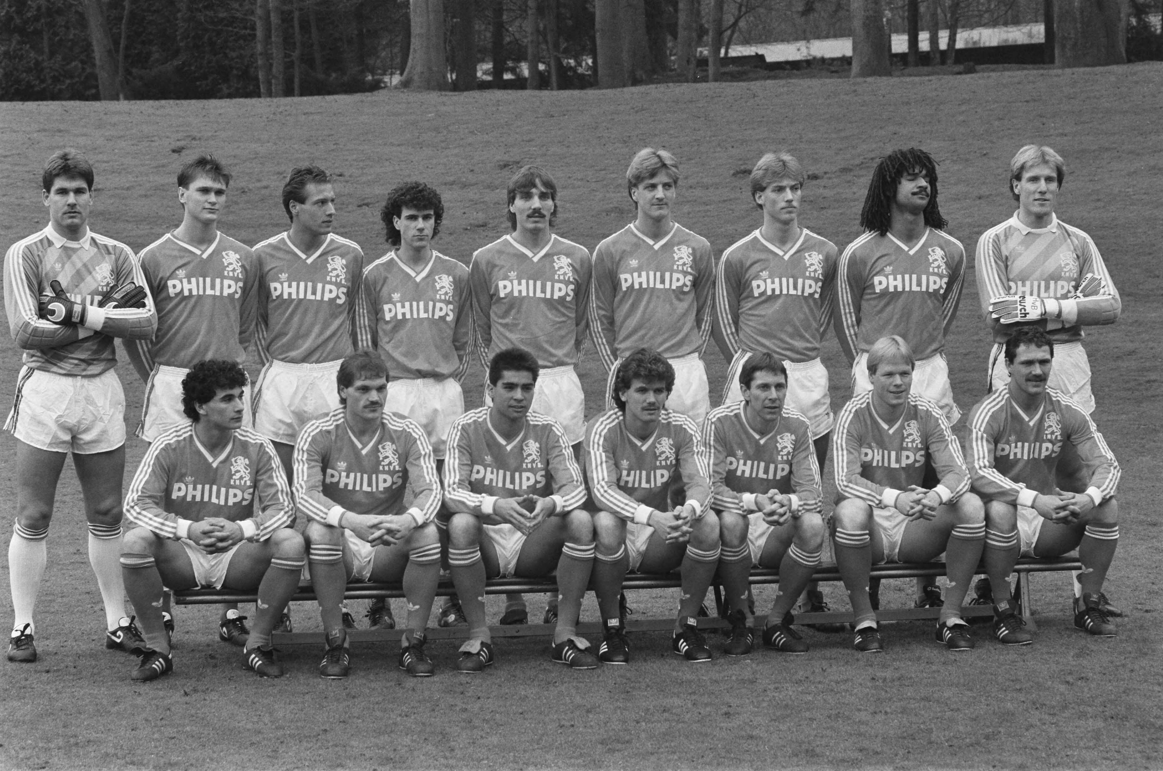 Fotocollectie Anefo — Selectie Nederlands elftal in Zeist; elftal — Foto: Croes, Rob C. / Anefo. Licentie: Set B: Rechtenvrij / Publiek Domein. Bron: Nationaal Archief. http://hdl.handle.net/10648/ad69796c-d0b4-102d-bcf8-003048976d84