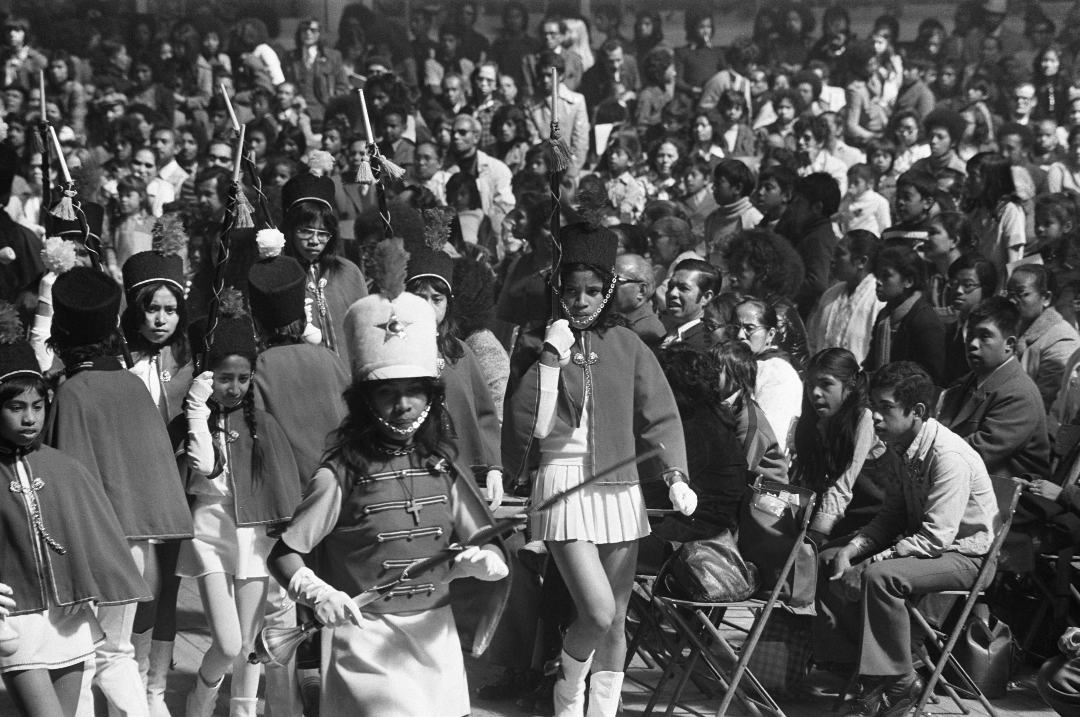 Zuid-Molukkers houden een bijeenkomst in Houtrusthal te Den Haag i.v.m. 22 jarig bestaan Republiek der Zuid-Molukkers, — Deelnemers aan de bijeenkomst — Foto: Fotograaf Onbekend / Anefo. Licentie: Set B: Rechtenvrij / Publiek Domein. Bron: Nationaal Archief. http://hdl.handle.net/10648/abe7e51a-d0b4-102d-bcf8-003048976d84