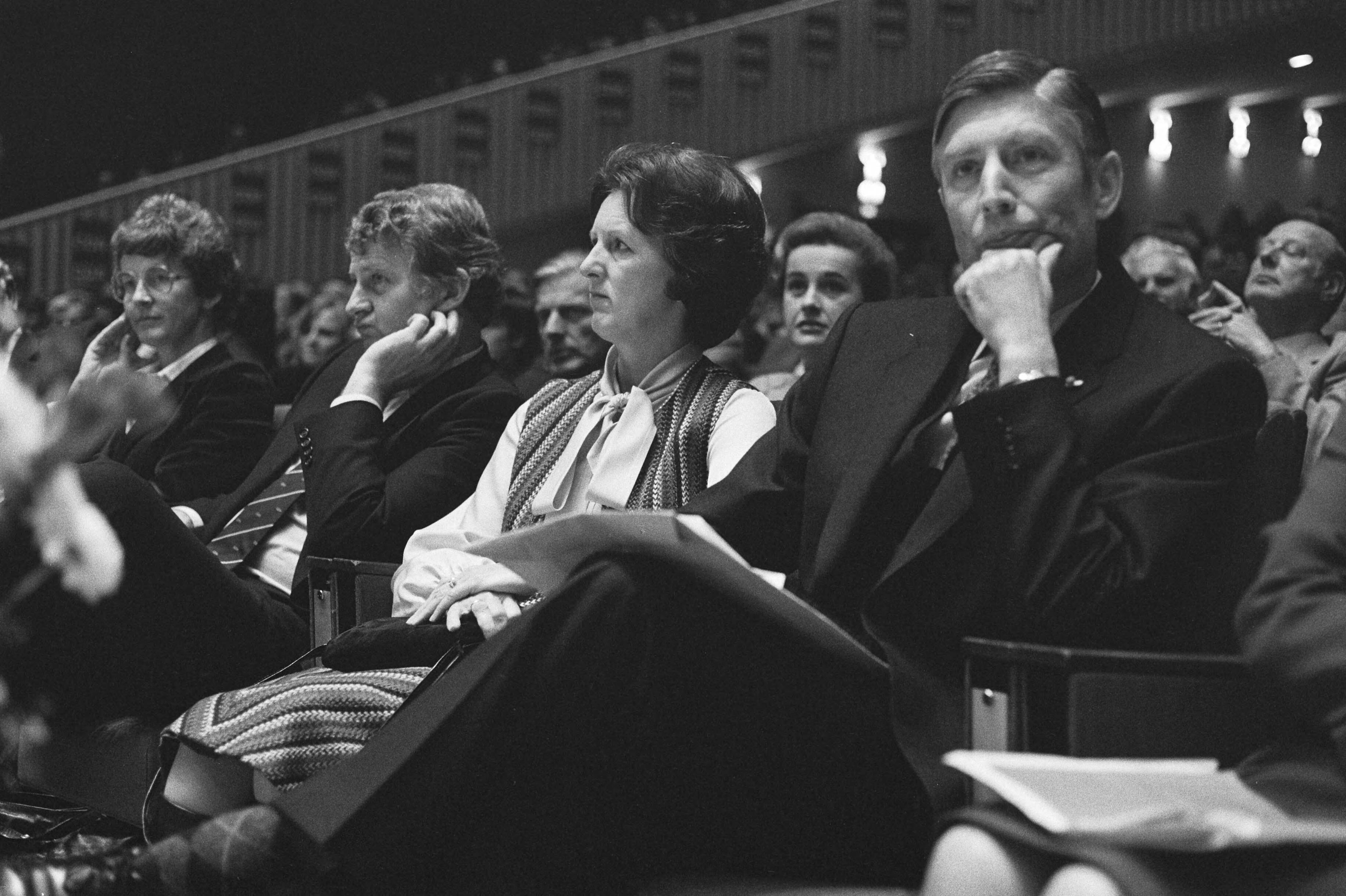 Fotocollectie Anefo — Fusie congres CDA in Den Haag , v.l.n.r. Bukman, mevrouw Van Agt en Van Agt — Foto: Antonisse, Marcel / Anefo. Licentie: Set B: Rechtenvrij / Publiek Domein. Bron: Nationaal Archief. http://hdl.handle.net/10648/acea9728-d0b4-102d-bcf8-003048976d84