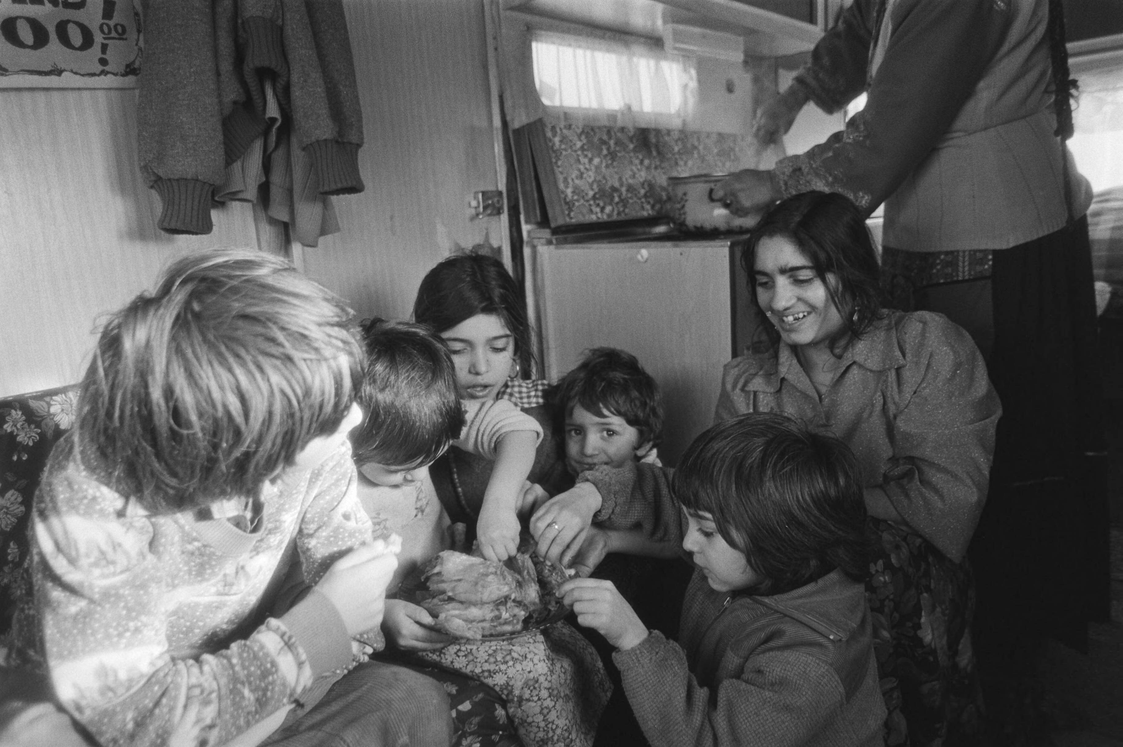 Fotocollectie Anefo — Momenteel verblijft er in de omgeving van Almere een groep zigeuners die in afwachting zijn of zij daar mogen blijven — Foto: Dijk, Hans van / Anefo. Licentie: Set B: Rechtenvrij / Publiek Domein. Bron: Nationaal Archief. http://hdl.handle.net/10648/acf12868-d0b4-102d-bcf8-003048976d84