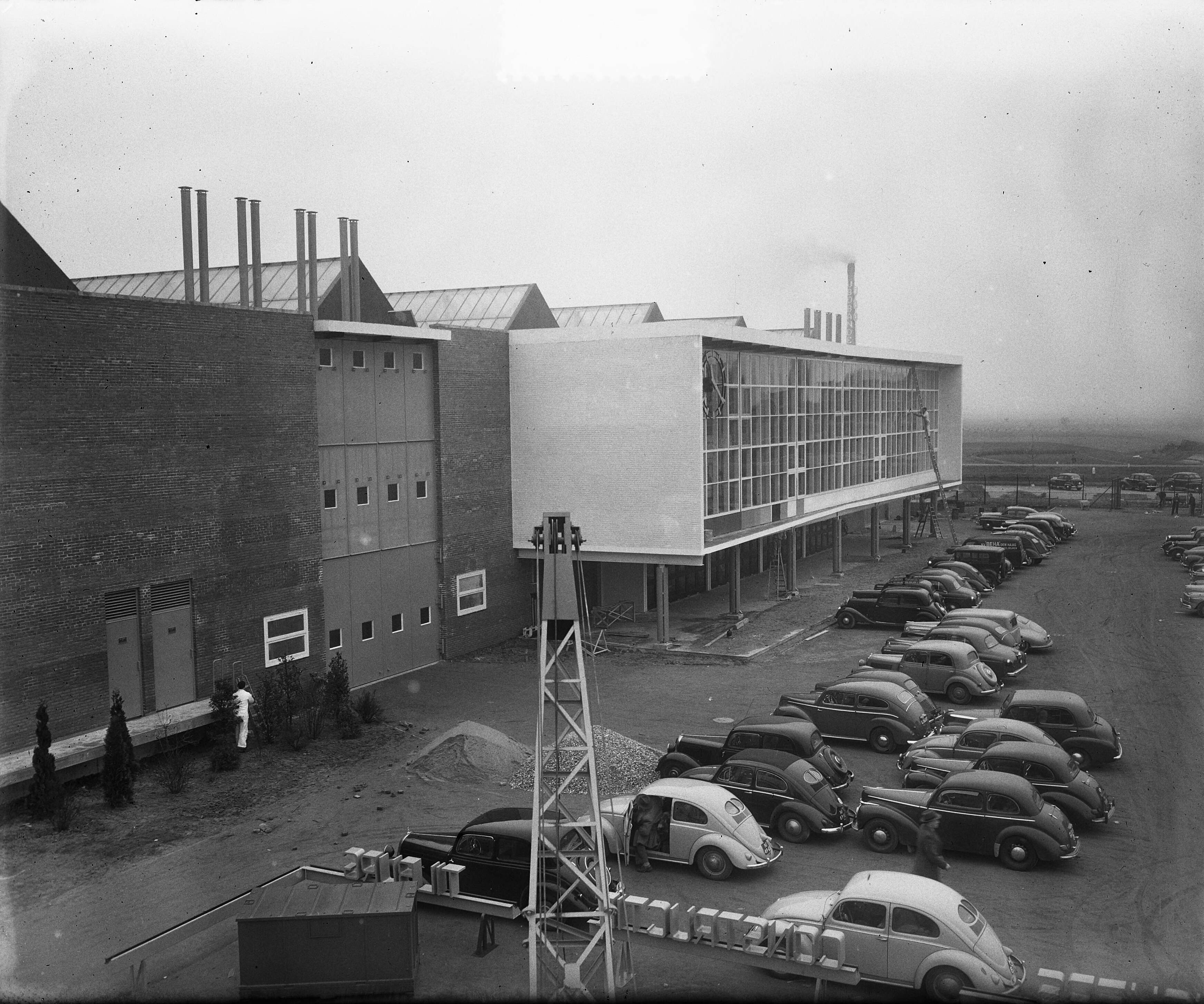 Fotocollectie Anefo — Nieuwe Bernhardhal van de Jaarbeurs aan de Croeselaan te Utrecht — Foto: Pot, Harry / Anefo. Licentie: Set B: Rechtenvrij / Publiek Domein. Bron: Nationaal Archief. http://hdl.handle.net/10648/a90830a2-d0b4-102d-bcf8-003048976d84