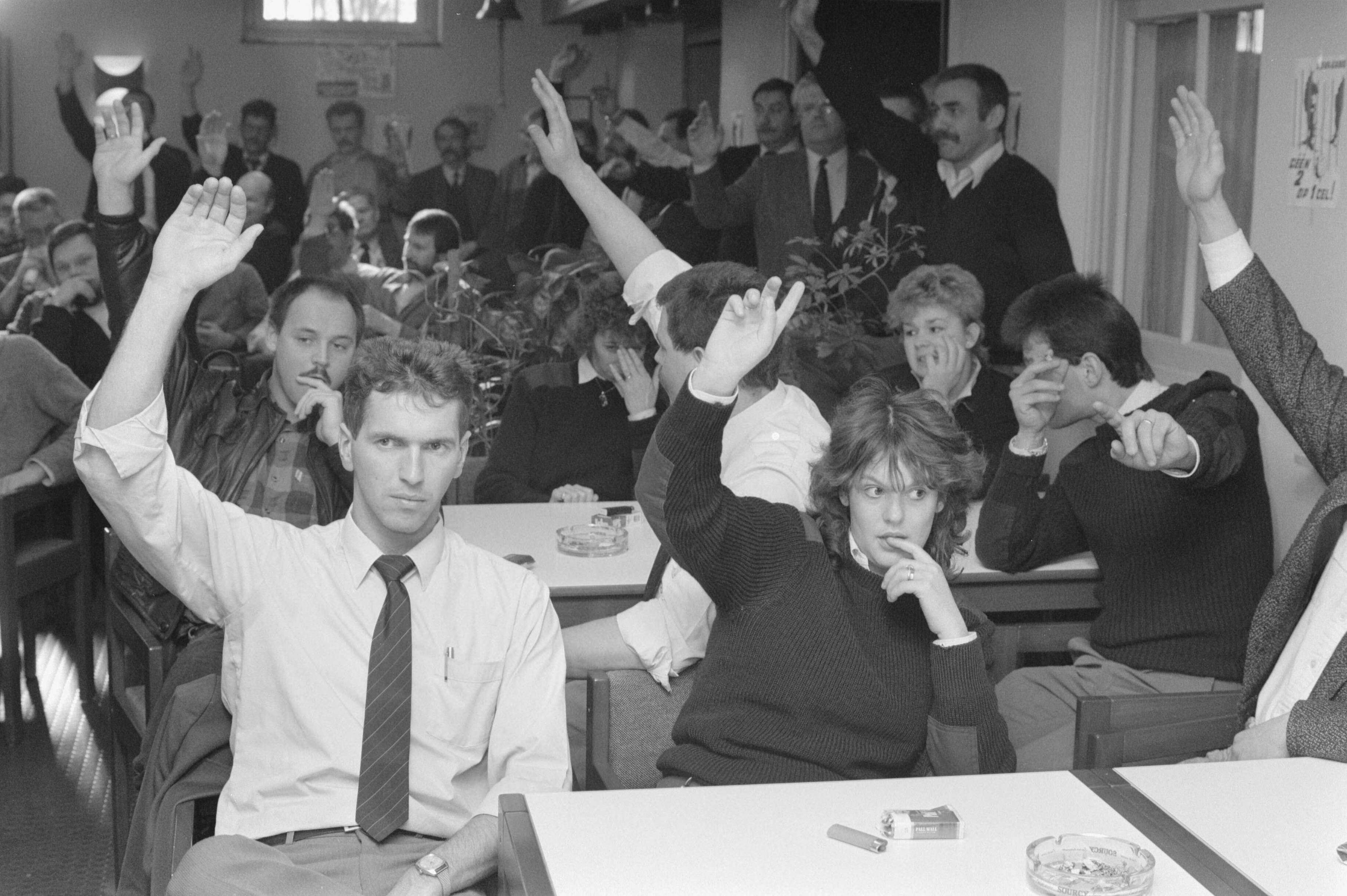Fotocollectie Anefo — Demonstratieve werkonderbreking personeel gevangenis De Boschpoort in Breda — Foto: Bogaerts, Rob / Anefo. Licentie: Set B: Rechtenvrij / Publiek Domein. Bron: Nationaal Archief. http://hdl.handle.net/10648/ad686e64-d0b4-102d-bcf8-003048976d84