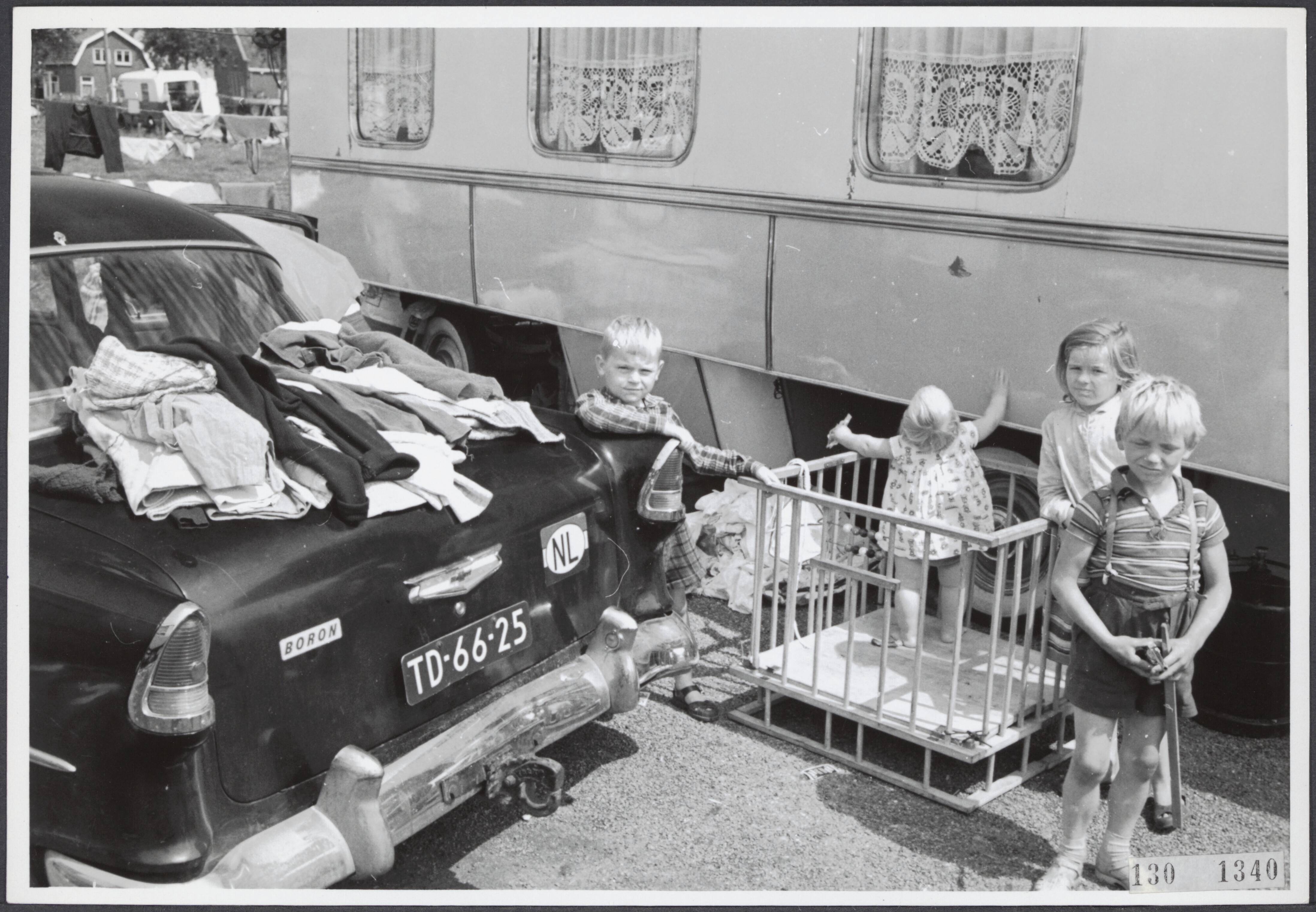 Fotocollectie Rijksvoorlichtingsdienst Eigen — Woonwagenkamp Zoetermeer — Foto: Fotobureau Meijer / RVD. Licentie: Set B: Rechtenvrij / Publiek Domein. Bron: Nationaal Archief. http://hdl.handle.net/10648/af4dc4d6-d0b4-102d-bcf8-003048976d84