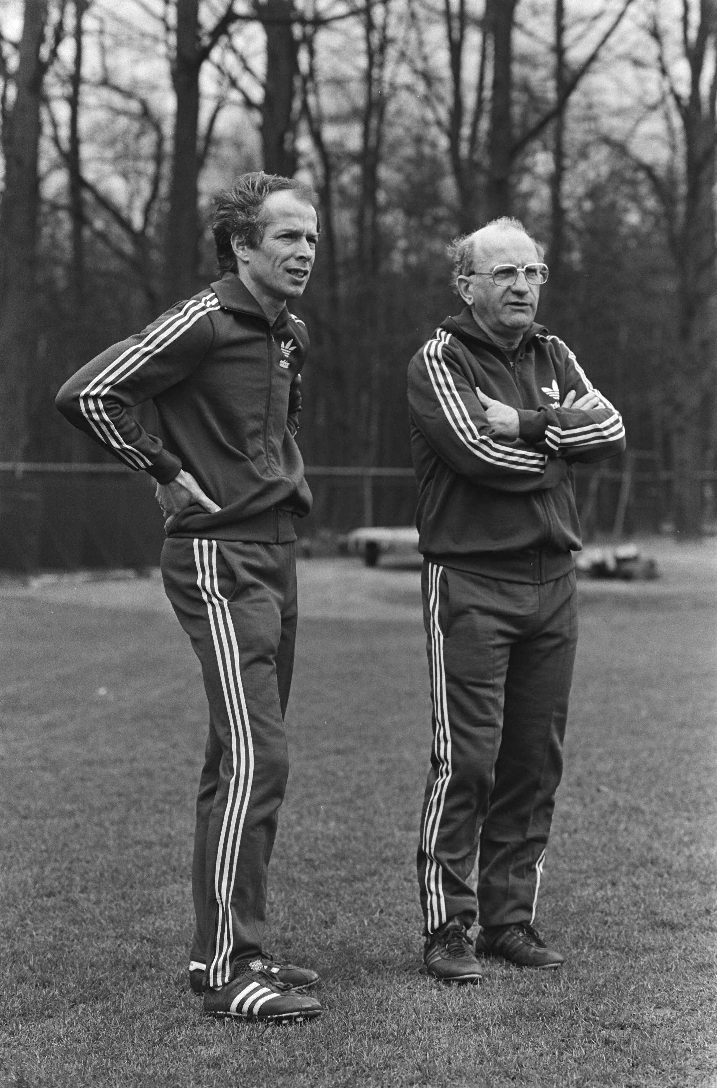 Fotocollectie Anefo — Training Nederlands elftal in Zeist i.v.m. wedstrijd tegen Frankrijk, assistent-coach Rob Baan (l) en bondscoach Kees Rijvers tijdens de training / — Foto: Antonisse, Marcel / Anefo. Licentie: Set B: Rechtenvrij / Publiek Domein. Bron: Nationaal Archief. http://hdl.handle.net/10648/acf7e28e-d0b4-102d-bcf8-003048976d84