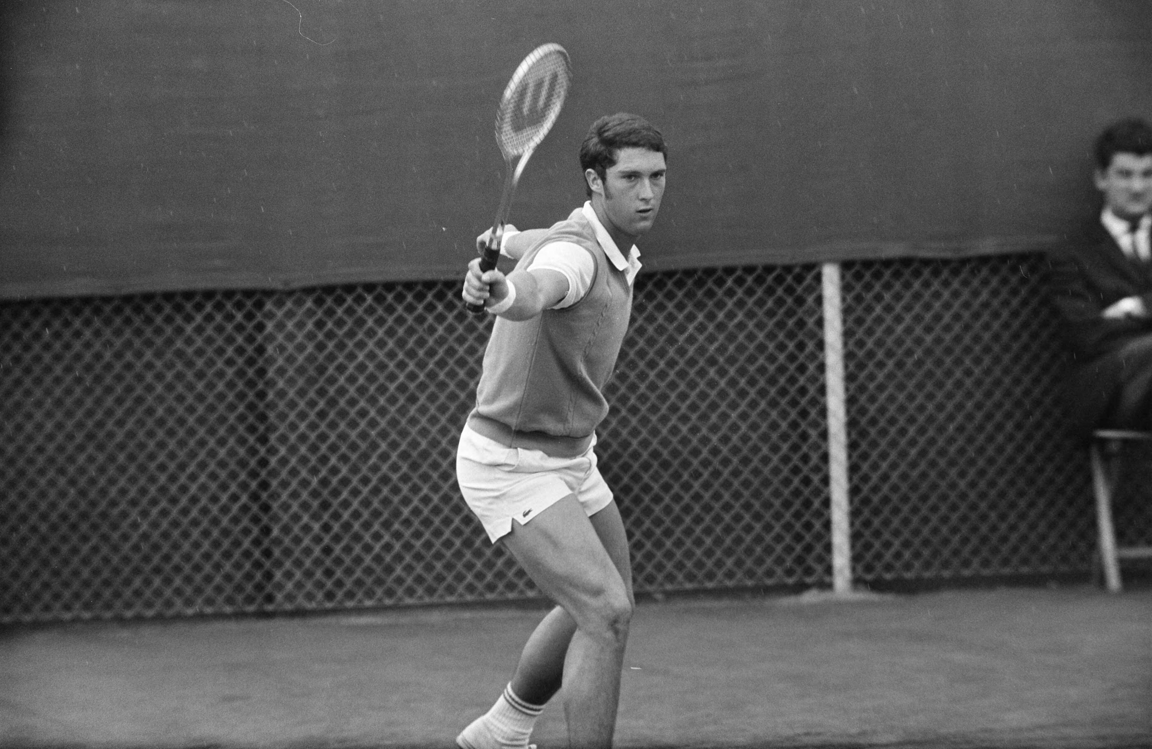 Fotocollectie Anefo — Tennis Nederland tegen Canada voor de Davis Cup te Scheveningen Jan Hordijk , aktie — Foto: Koch, Eric / Anefo. Licentie: Set B: Rechtenvrij / Publiek Domein. Bron: Nationaal Archief. http://hdl.handle.net/10648/ab689bde-d0b4-102d-bcf8-003048976d84