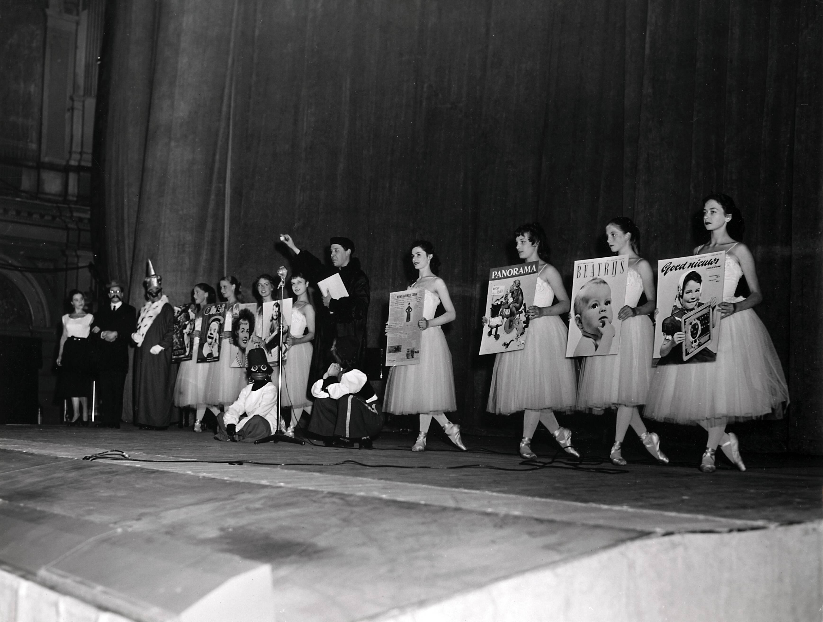 Collectie nader te bepalen — [50 jarig jubileum N.V. De Spaarnestad] [Feestavond in het Concertgebouw] — Foto: Fotograaf Onbekend / Fotobureau onbekend / Spaarnestad Photo (05887). Licentie: Set B: Rechtenvrij / Publiek Domein. Bron: Nationaal Archief. http://hdl.handle.net/10648/35429da6-3a97-a382-e063-6df0900a6686