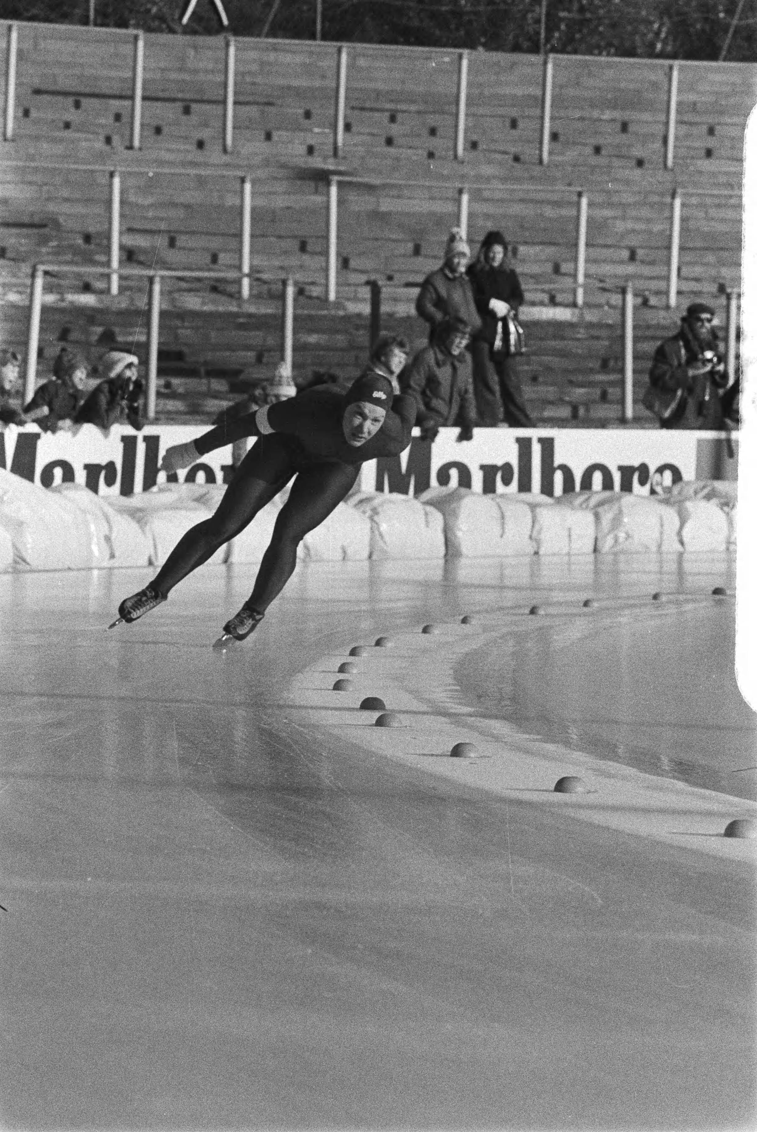 Fotocollectie Anefo — Wereldkampioenschappen schaatsen dames allround in Den Haag. Tatyana Averina (Sovjet-Unie) in actie. — Foto: Suyk, Koen / Anefo. Licentie: Set B: Rechtenvrij / Publiek Domein. Bron: Nationaal Archief. http://hdl.handle.net/10648/acc3ba86-d0b4-102d-bcf8-003048976d84