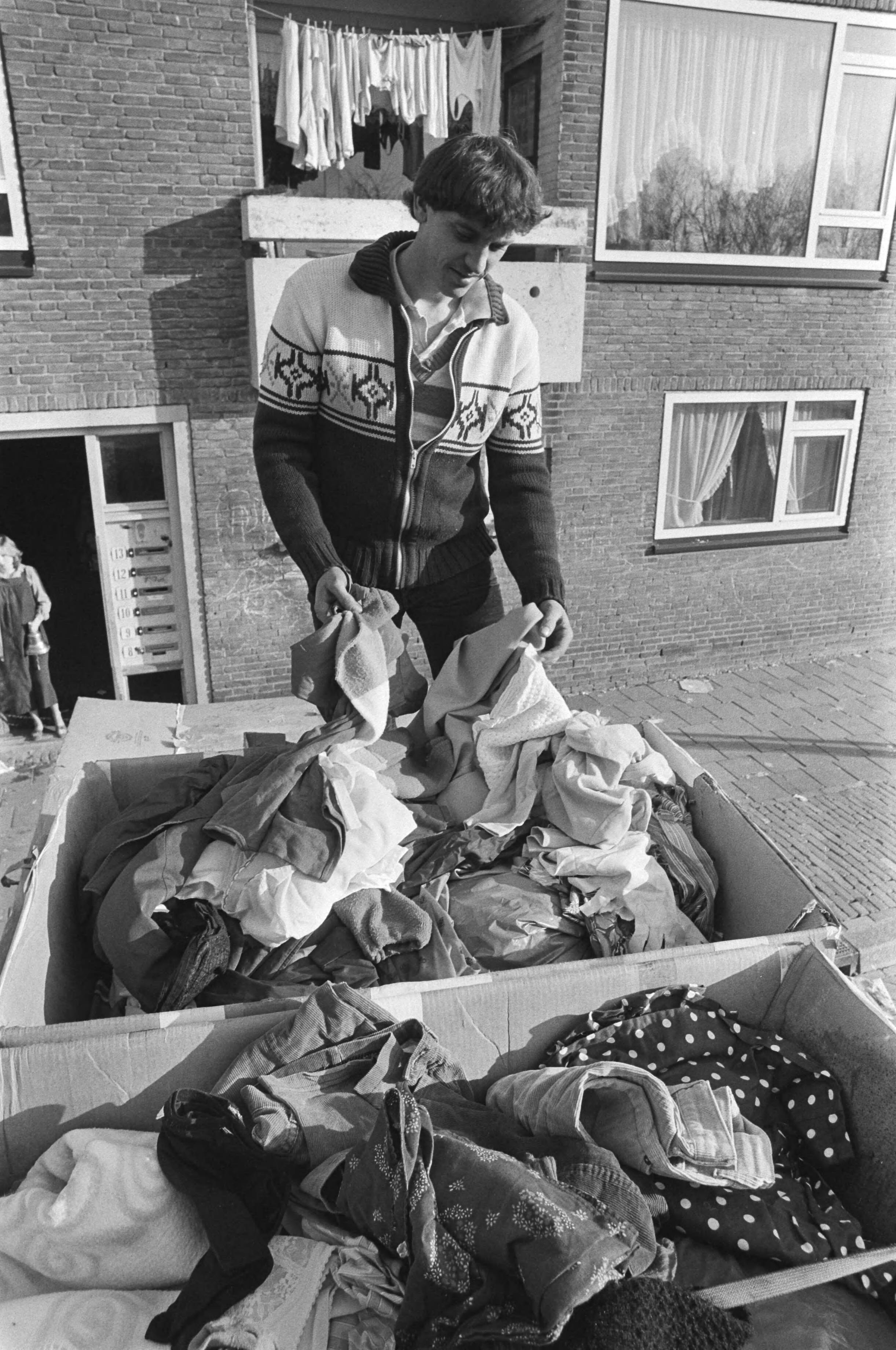 Fotocollectie Anefo — Fred de Keizer , lorrenboer in Zoetermeer. De lorrenboer tijdens zijn eerste werkdag in Zoetermeer — Foto: Antonisse, Marcel / Anefo. Licentie: Set B: Rechtenvrij / Publiek Domein. Bron: Nationaal Archief. http://hdl.handle.net/10648/ad0d2810-d0b4-102d-bcf8-003048976d84