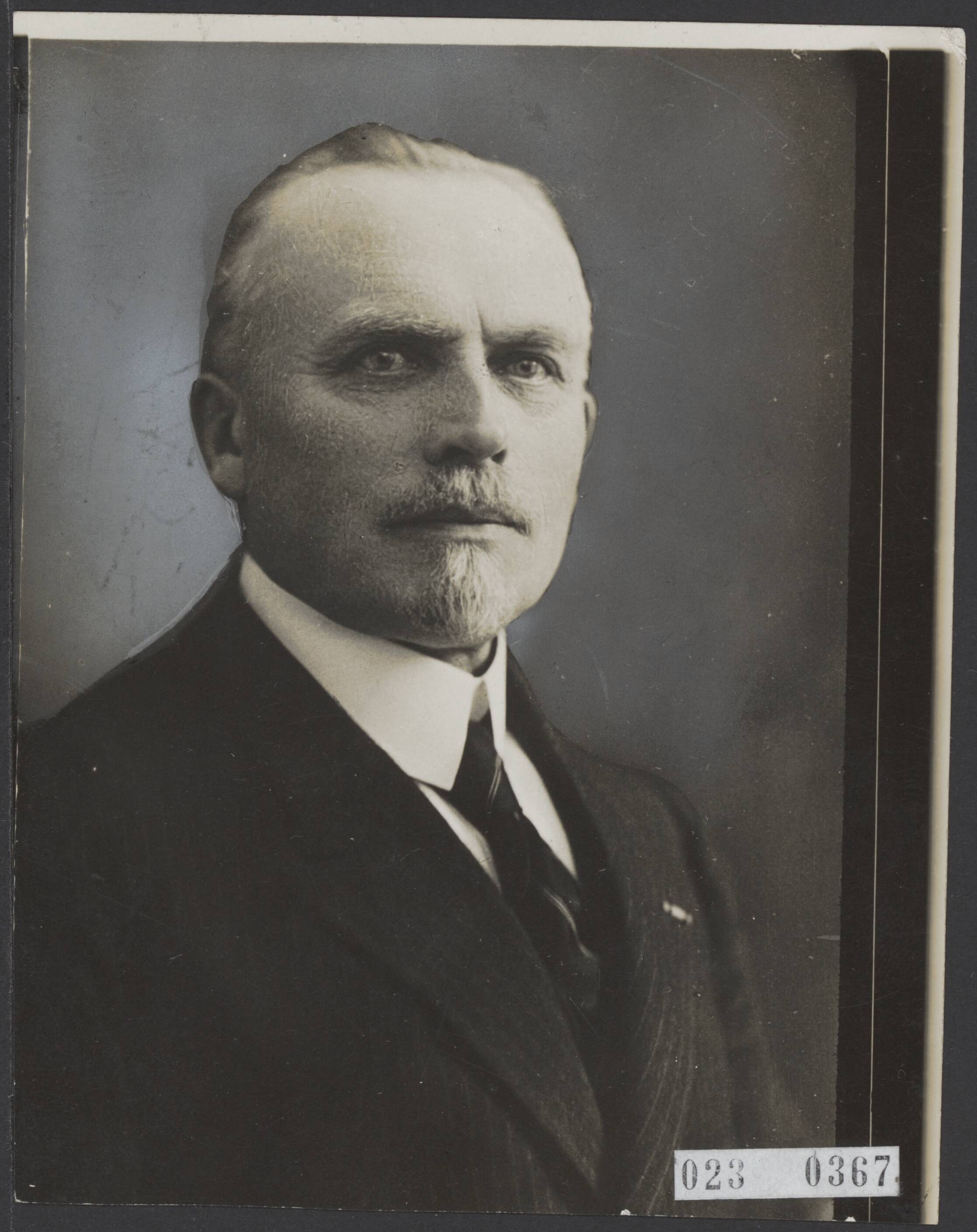 Fotocollectie Elsevier Binnenland — Prof. Bouman, benoemd tot opvolger van prof. Winkler als hoogleraar neurologie en psychiatrie aan de Rijksuniversiteit Utrecht — Foto: Onbekend / Publiek Domein of Rechtenvrij. Licentie: Set B: Rechtenvrij / Publiek Domein. Bron: Nationaal Archief. http://hdl.handle.net/10648/add47ee2-d0b4-102d-bcf8-003048976d84
